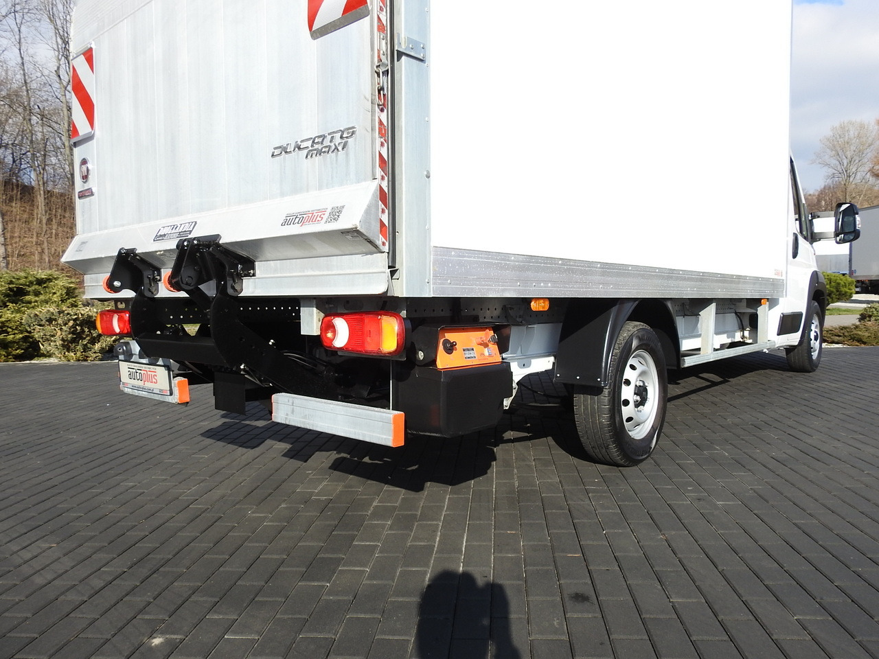 Furgonas su krovinių dėže FIAT DUCATO  BOX LIFT 8 PALLETS CRUISE CONTROL NAVIGATION LED LIGHTS AIR CONDITIONING  130HP: foto 23