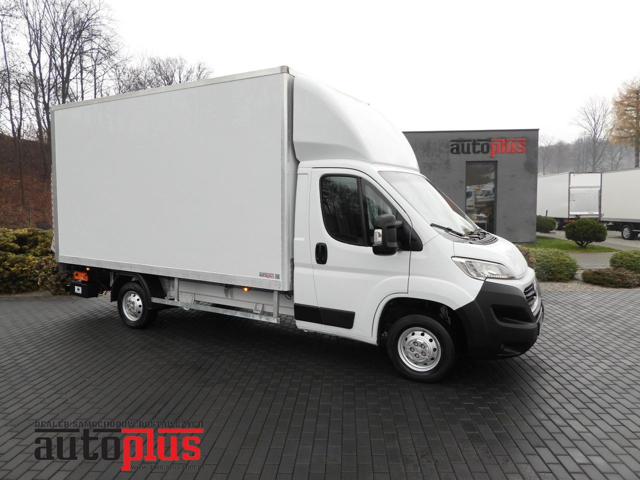 FIAT DUCATO BOX LIFT 8 PALLETS CRUISE CONTROL NAVIGATION LED LIGHTS AIR CONDITIONING 130HP - Furgonas su krovinių dėže: foto 1 FIAT DUCATO BOX LIFT 8 PALLETS CRUISE CONTROL NAVIGATION LED LIGHTS AIR CONDITIONING 130HP - Furgonas su krovinių dėže: foto 1