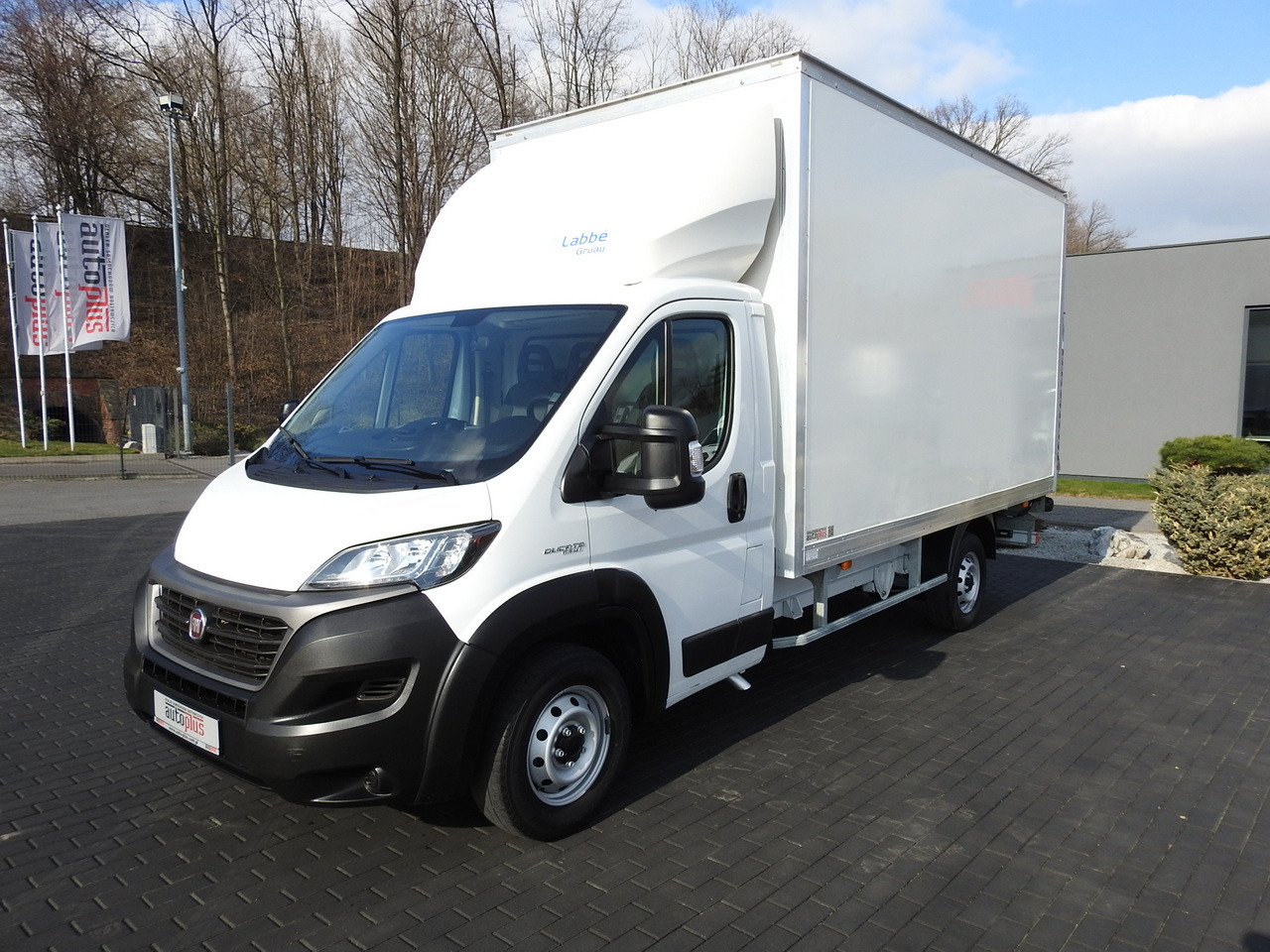 Furgonas su krovinių dėže FIAT DUCATO  BOX LIFT 8 PALLETS CRUISE CONTROL NAVIGATION LED LIGHTS AIR CONDITIONING  130HP: foto 6