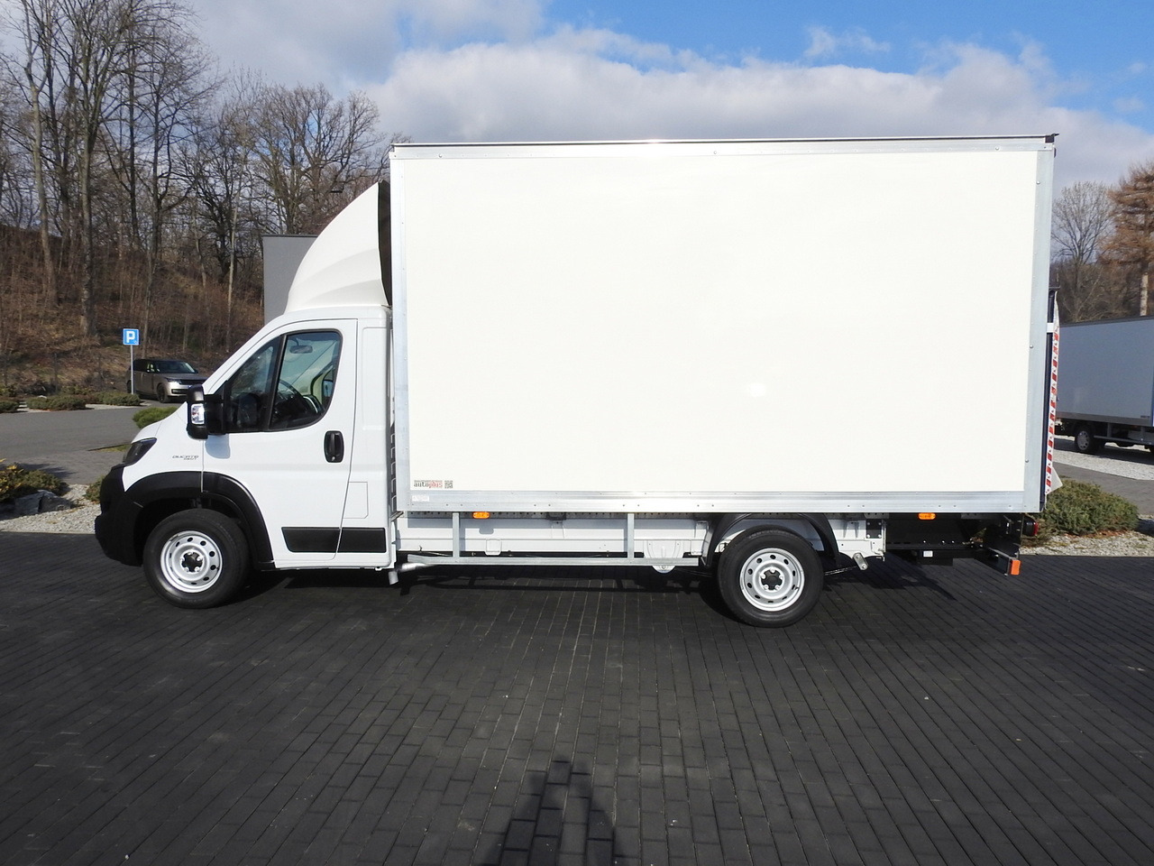 Furgonas su krovinių dėže FIAT DUCATO  BOX LIFT 8 PALLETS CRUISE CONTROL NAVIGATION LED LIGHTS AIR CONDITIONING  130HP: foto 8