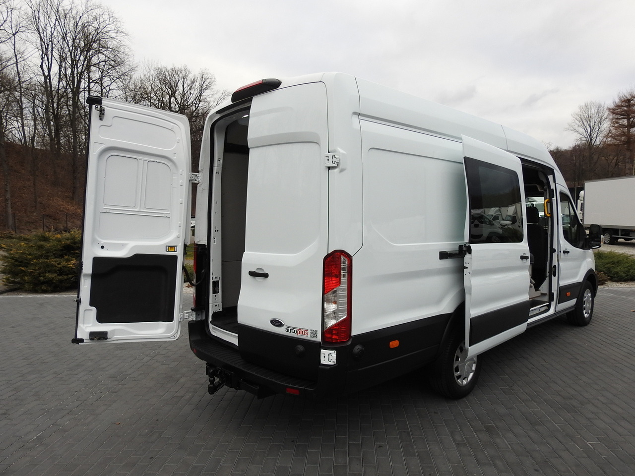 FORD TRANSIT BOX DELIVERY VAN 6 SEATS CRUISE CONTROL AIR CONDITIONING 185HP - Krovininis mikroautobusas: foto 3 FORD TRANSIT BOX DELIVERY VAN 6 SEATS CRUISE CONTROL AIR CONDITIONING 185HP - Krovininis mikroautobusas: foto 3