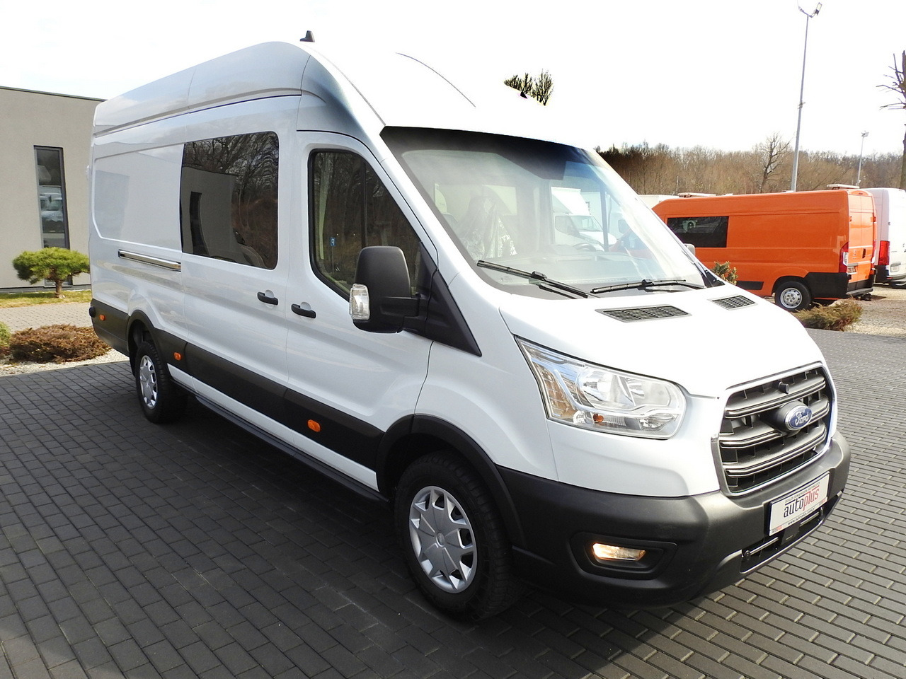 FORD TRANSIT BOX DELIVERY VAN 6 SEATS CRUISE CONTROL LED LIGHTS AIR CONDITIONING 180HP - Krovininis mikroautobusas: foto 4 FORD TRANSIT BOX DELIVERY VAN 6 SEATS CRUISE CONTROL LED LIGHTS AIR CONDITIONING 180HP - Krovininis mikroautobusas: foto 4