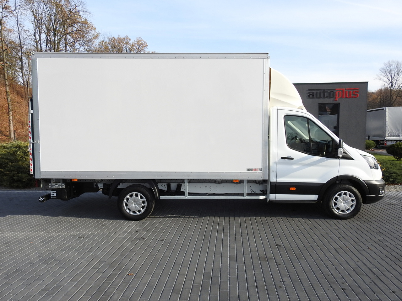 Furgonas su krovinių dėže FORD TRANSIT BOX LIFT 8 PALLETS CRUISE CONTROL AIR CONDITIONING 130HP: foto 7 Furgonas su krovinių dėže FORD TRANSIT BOX LIFT 8 PALLETS CRUISE CONTROL AIR CONDITIONING 130HP: foto 7