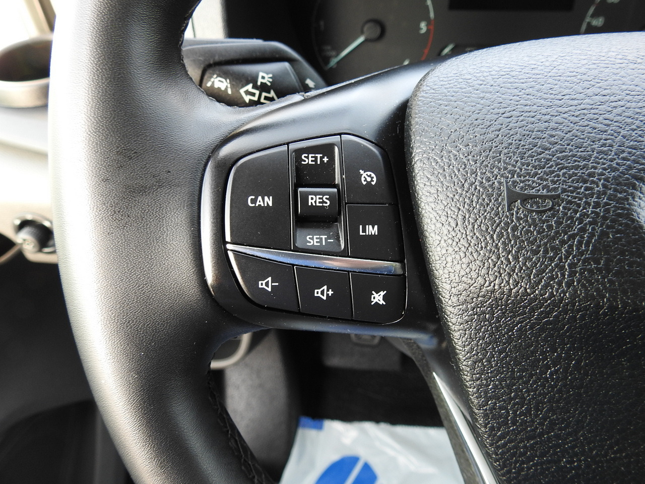 Furgonas su krovinių dėže FORD TRANSIT BOX LIFT 8 PALLETS CRUISE CONTROL AIR CONDITIONING 130HP: foto 31 Furgonas su krovinių dėže FORD TRANSIT BOX LIFT 8 PALLETS CRUISE CONTROL AIR CONDITIONING 130HP: foto 31