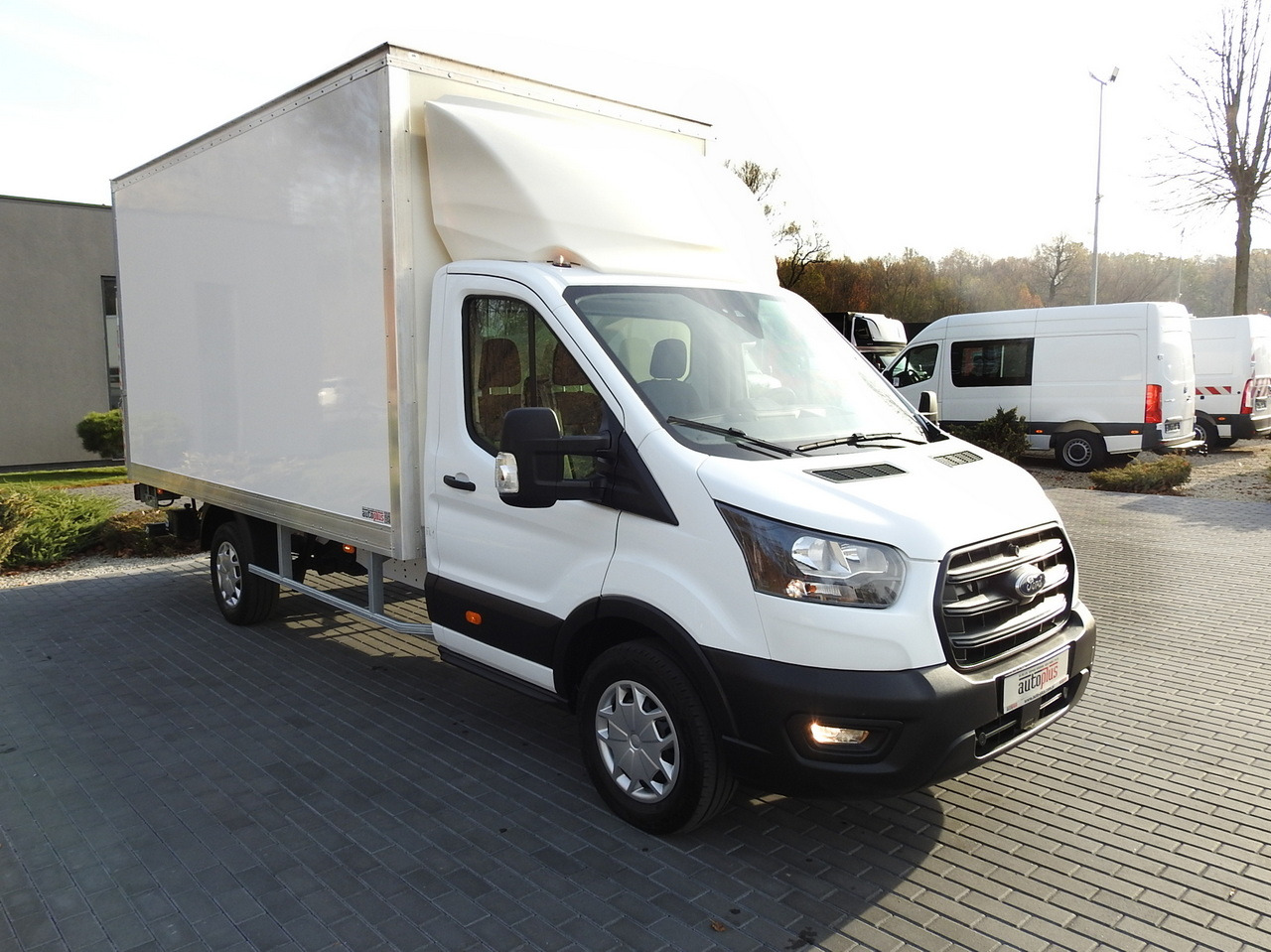 FORD TRANSIT BOX LIFT 8 PALLETS CRUISE CONTROL AIR CONDITIONING 130HP - Furgonas su krovinių dėže: foto 4 FORD TRANSIT BOX LIFT 8 PALLETS CRUISE CONTROL AIR CONDITIONING 130HP - Furgonas su krovinių dėže: foto 4