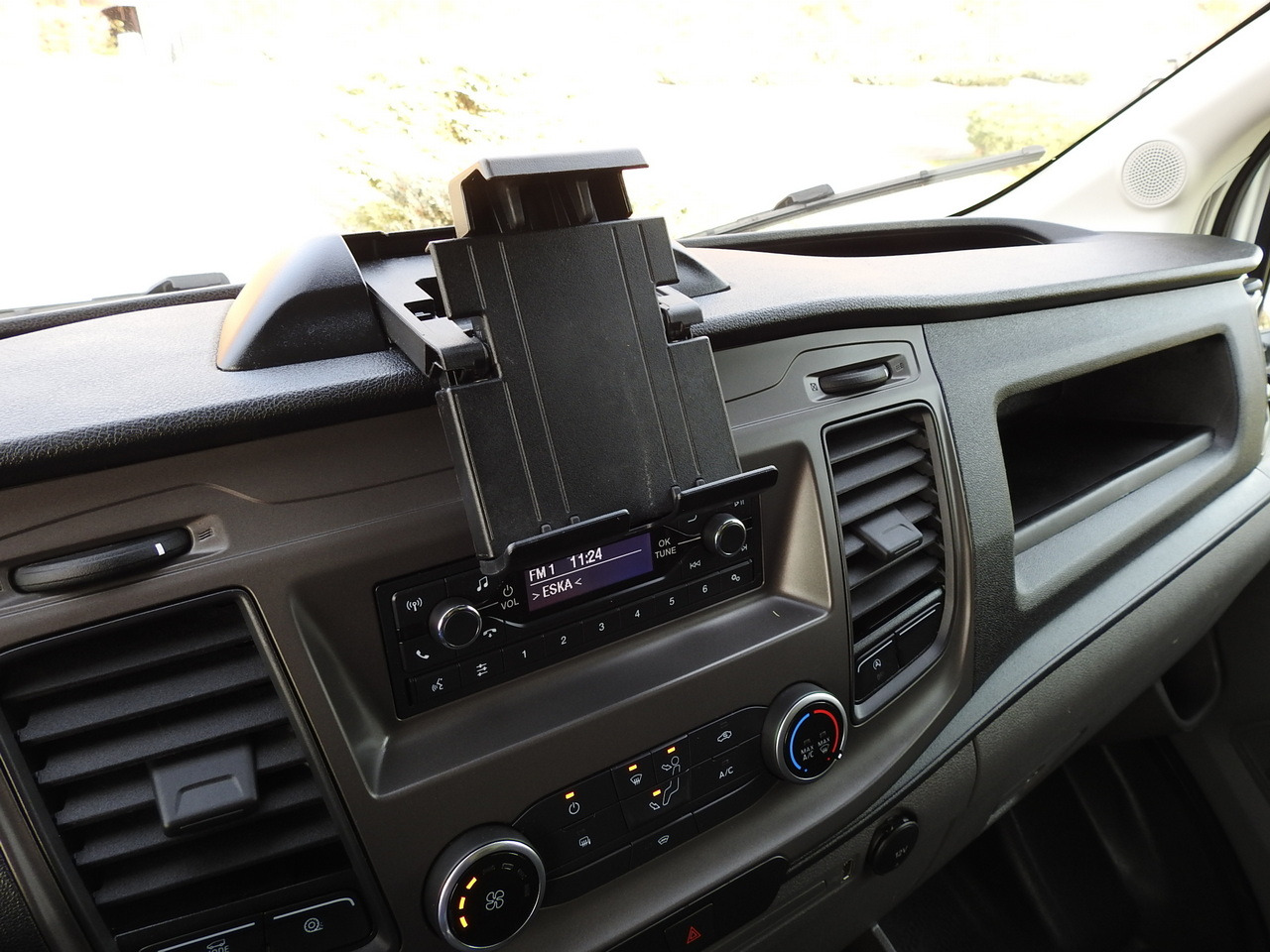 Furgonas su krovinių dėže FORD TRANSIT BOX LIFT 8 PALLETS CRUISE CONTROL AIR CONDITIONING 130HP: foto 41 Furgonas su krovinių dėže FORD TRANSIT BOX LIFT 8 PALLETS CRUISE CONTROL AIR CONDITIONING 130HP: foto 41