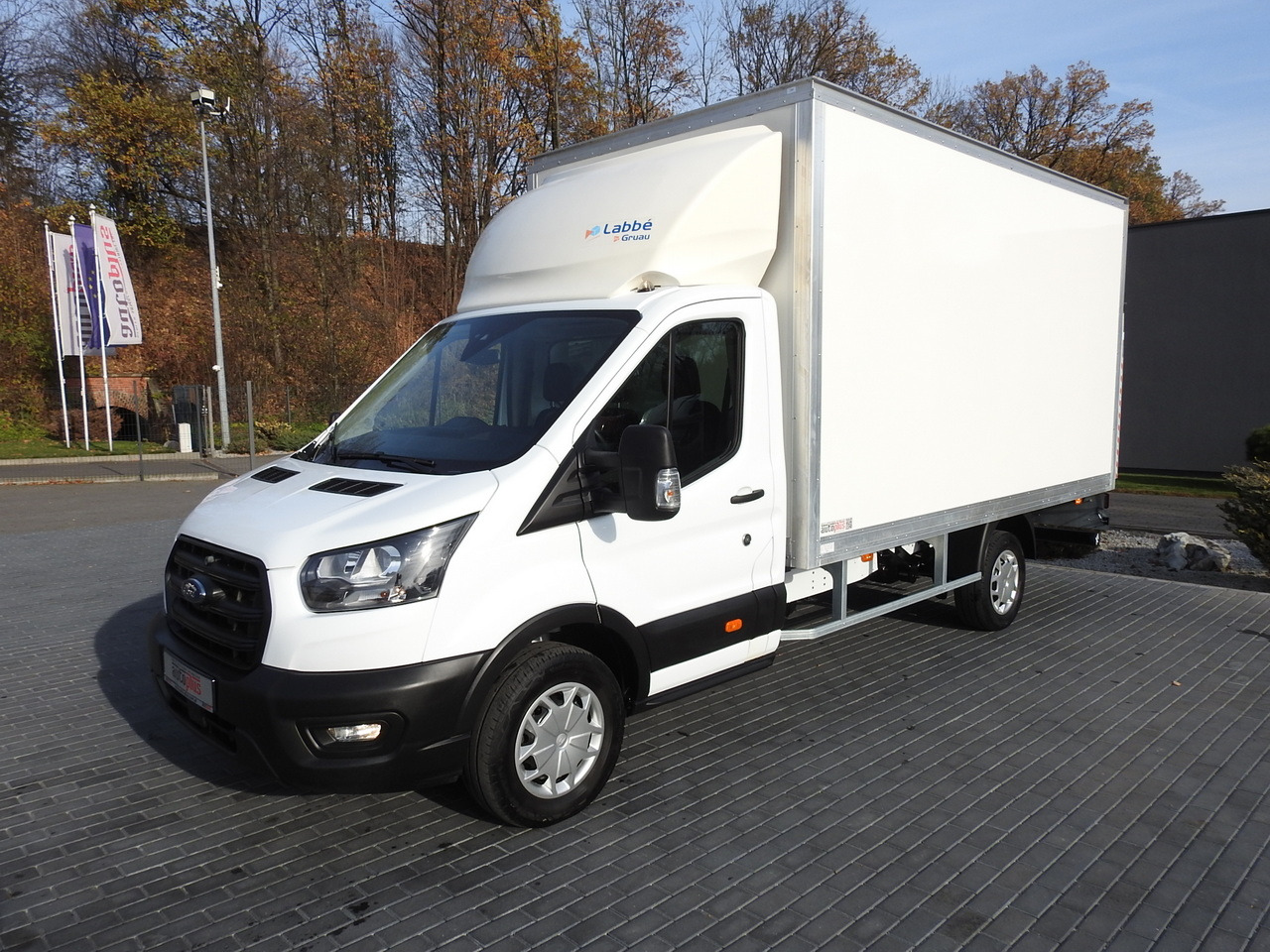 Furgonas su krovinių dėže FORD TRANSIT BOX LIFT 8 PALLETS CRUISE CONTROL AIR CONDITIONING 130HP: foto 6 Furgonas su krovinių dėže FORD TRANSIT BOX LIFT 8 PALLETS CRUISE CONTROL AIR CONDITIONING 130HP: foto 6