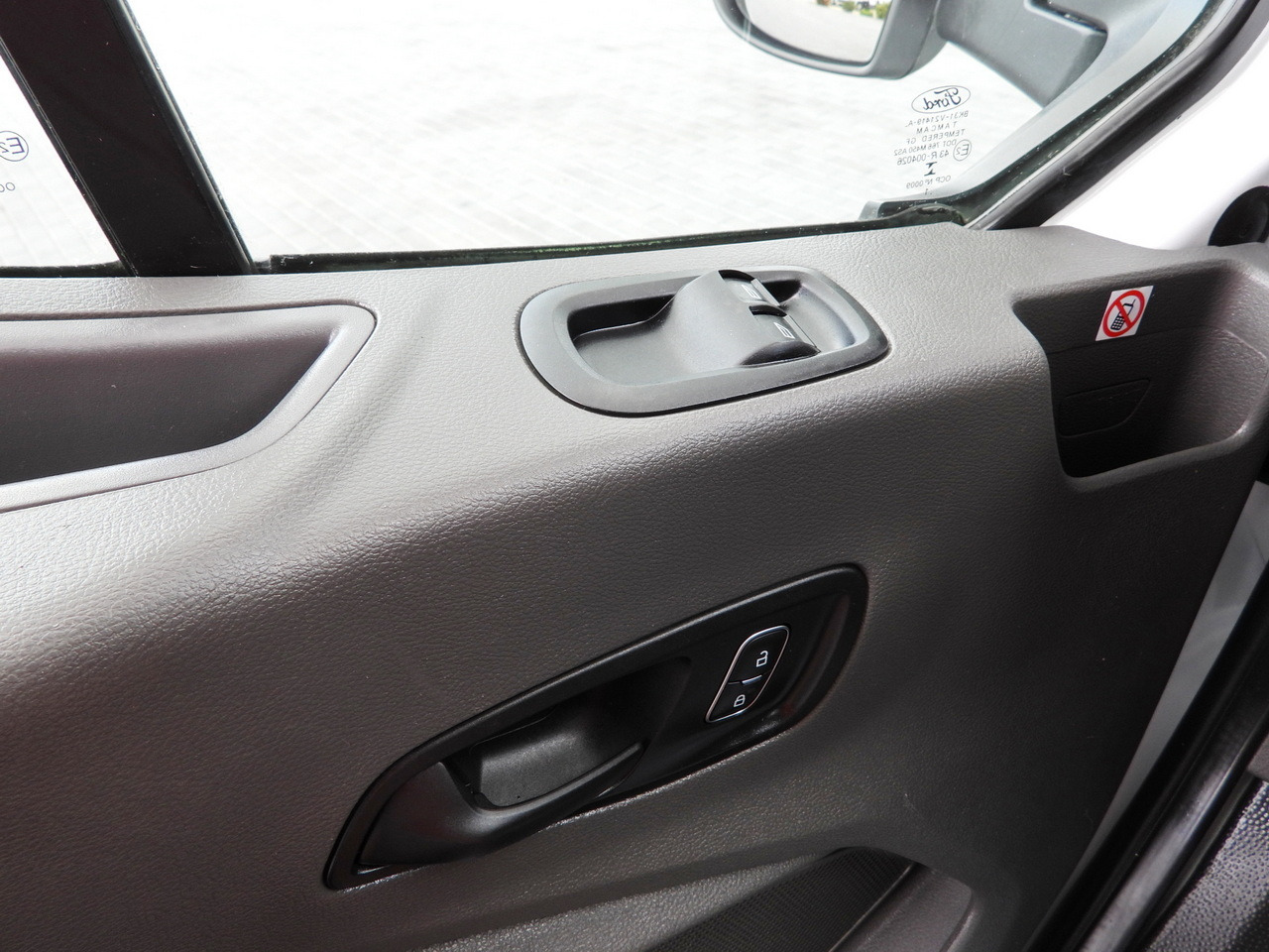 Furgonas šaldytuvas FORD TRANSIT  BOX LIFT 8 PALLETS CRUISE CONTROL LED LIGHTS AIR CONDITIONING  130HP: foto 36