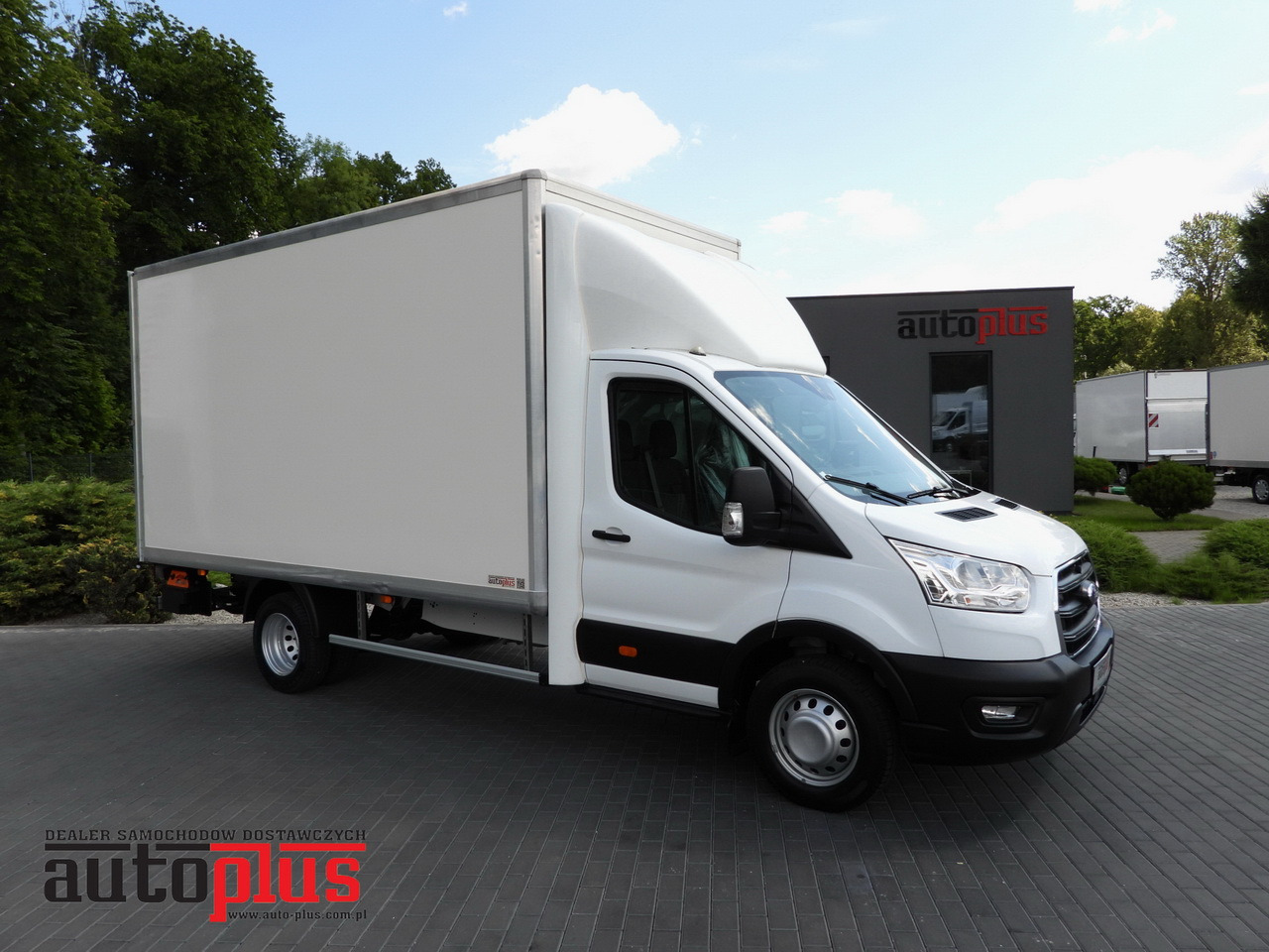 FORD TRANSIT BOX LIFT 8 PALLETS CRUISE CONTROL LED LIGHTS TWIN WHEELS AIR CONDITIONING 130HP - Furgonas su krovinių dėže: foto 1 FORD TRANSIT BOX LIFT 8 PALLETS CRUISE CONTROL LED LIGHTS TWIN WHEELS AIR CONDITIONING 130HP - Furgonas su krovinių dėže: foto 1