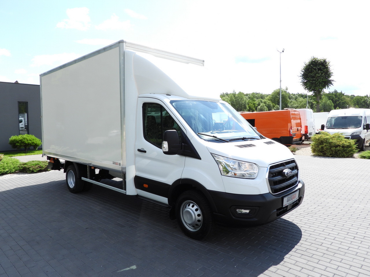 FORD TRANSIT BOX LIFT 8 PALLETS CRUISE CONTROL LED LIGHTS TWIN WHEELS AIR CONDITIONING 130HP - Furgonas šaldytuvas: foto 4 FORD TRANSIT BOX LIFT 8 PALLETS CRUISE CONTROL LED LIGHTS TWIN WHEELS AIR CONDITIONING 130HP - Furgonas šaldytuvas: foto 4