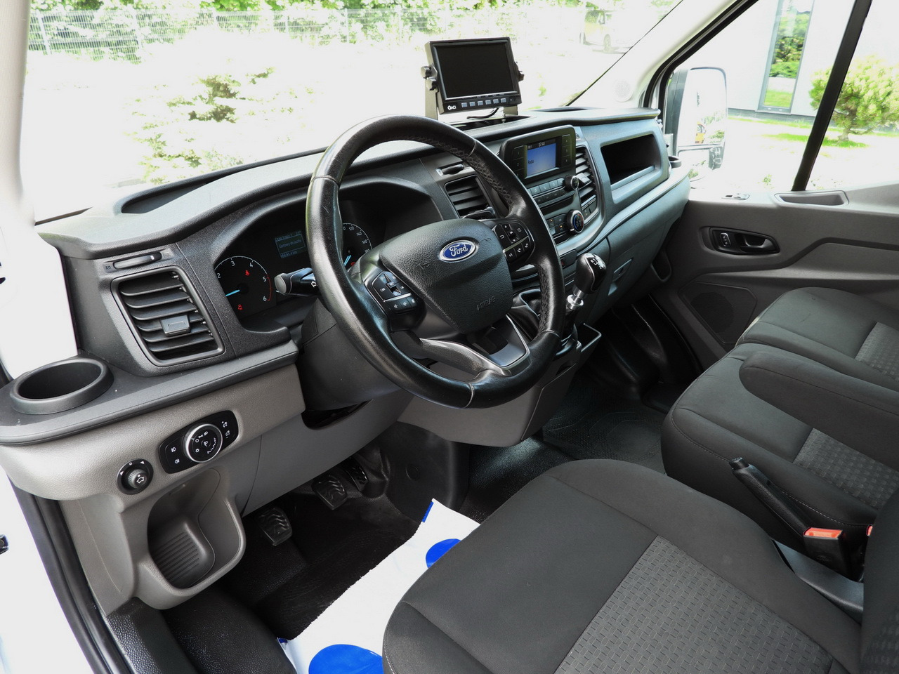 FORD TRANSIT BOX LIFT 8 PALLETS CRUISE CONTROL LED LIGHTS TWIN WHEELS AIR CONDITIONING 130HP - Furgonas šaldytuvas: foto 2 FORD TRANSIT BOX LIFT 8 PALLETS CRUISE CONTROL LED LIGHTS TWIN WHEELS AIR CONDITIONING 130HP - Furgonas šaldytuvas: foto 2