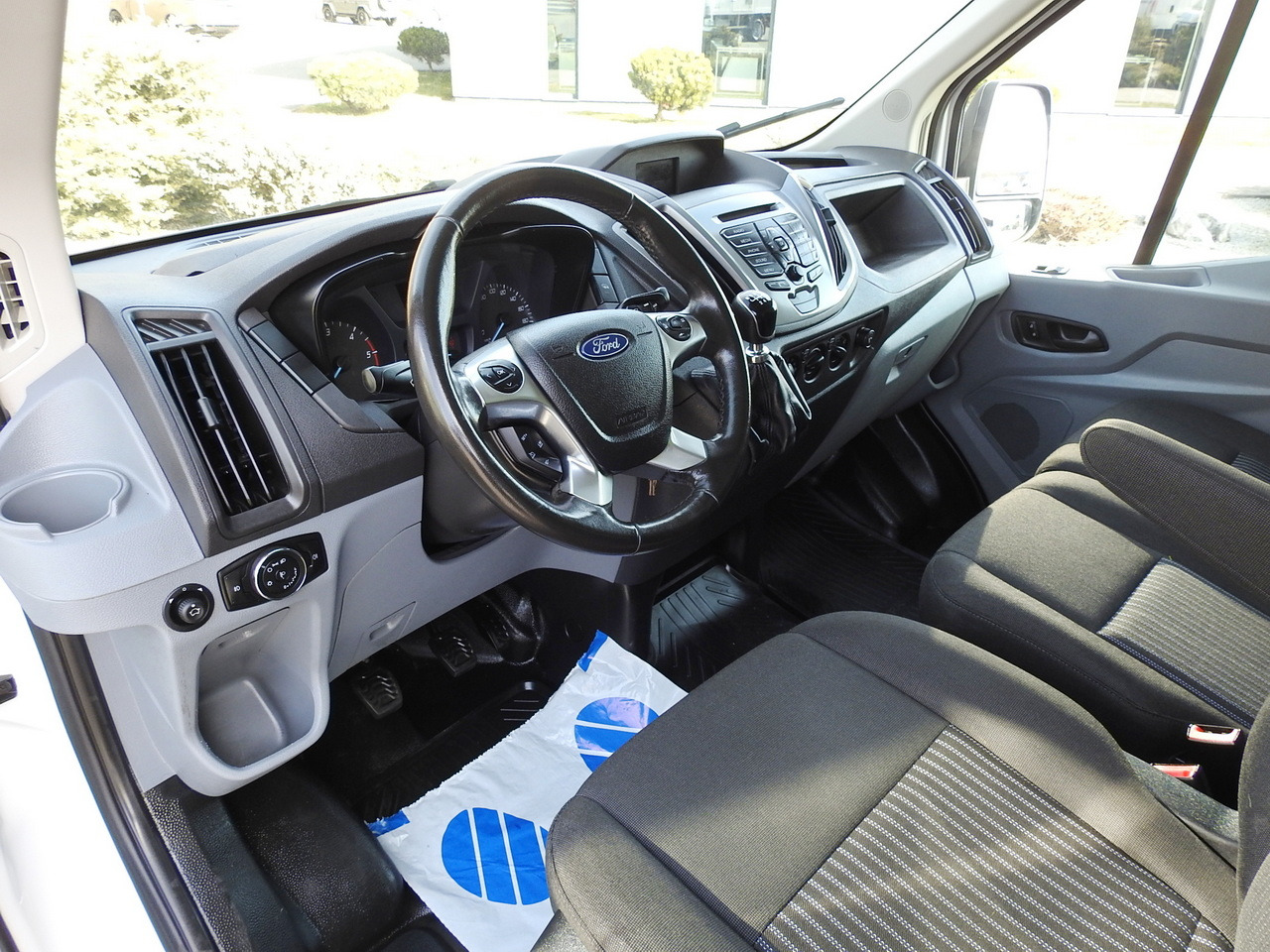 FORD TRANSIT BOX LIFT 8 PALLETS CRUISE CONTROL LED LIGHTS TWIN WHEELS AIR CONDITIONING 170HP - Furgonas su krovinių dėže: foto 2 FORD TRANSIT BOX LIFT 8 PALLETS CRUISE CONTROL LED LIGHTS TWIN WHEELS AIR CONDITIONING 170HP - Furgonas su krovinių dėže: foto 2