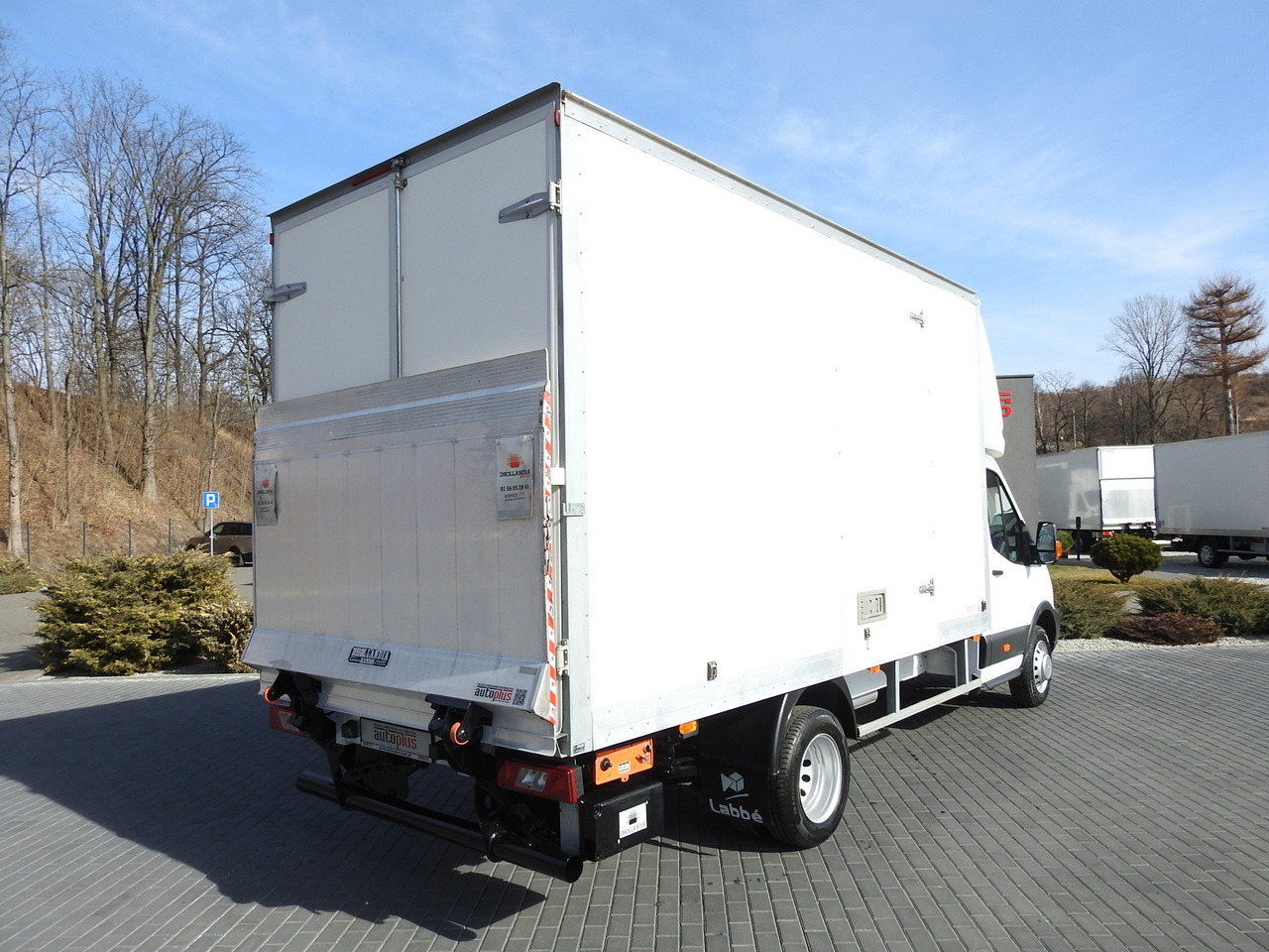 FORD TRANSIT BOX LIFT 8 PALLETS CRUISE CONTROL LED LIGHTS TWIN WHEELS AIR CONDITIONING 170HP - Furgonas su krovinių dėže: foto 3 FORD TRANSIT BOX LIFT 8 PALLETS CRUISE CONTROL LED LIGHTS TWIN WHEELS AIR CONDITIONING 170HP - Furgonas su krovinių dėže: foto 3