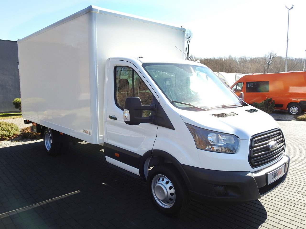 FORD TRANSIT BOX LIFT 8 PALLETS TWIN WHEELS AIR CONDITIONING 130HP - Furgonas su krovinių dėže: foto 4 FORD TRANSIT BOX LIFT 8 PALLETS TWIN WHEELS AIR CONDITIONING 130HP - Furgonas su krovinių dėže: foto 4