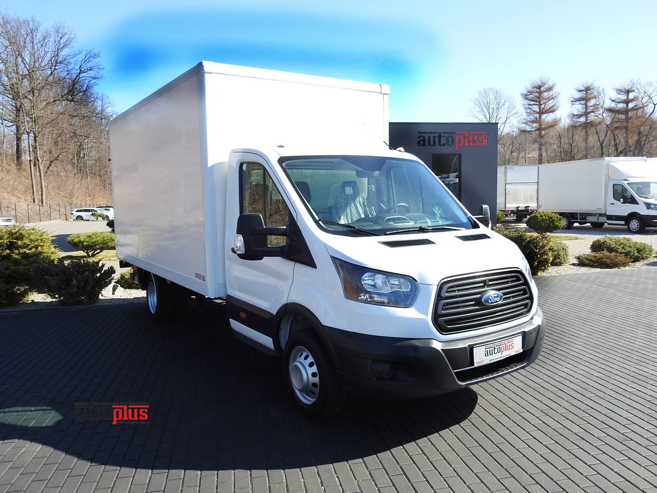 FORD TRANSIT BOX LIFT 8 PALLETS TWIN WHEELS AIR CONDITIONING 130HP - Furgonas su krovinių dėže: foto 1 FORD TRANSIT BOX LIFT 8 PALLETS TWIN WHEELS AIR CONDITIONING 130HP - Furgonas su krovinių dėže: foto 1