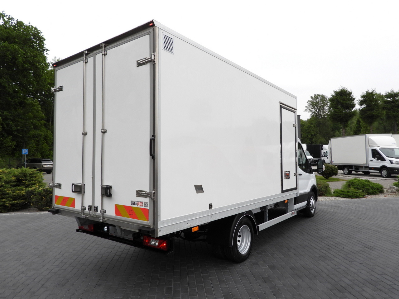 FORD TRANSIT BOX / REFRIGERATOR BOX 5*C / CRUISE CONTROL LED LIGHTS TWIN WHEELS AIR CONDITIONING 130HP - Furgonas su krovinių dėže: foto 3 FORD TRANSIT BOX / REFRIGERATOR BOX 5*C / CRUISE CONTROL LED LIGHTS TWIN WHEELS AIR CONDITIONING 130HP - Furgonas su krovinių dėže: foto 3