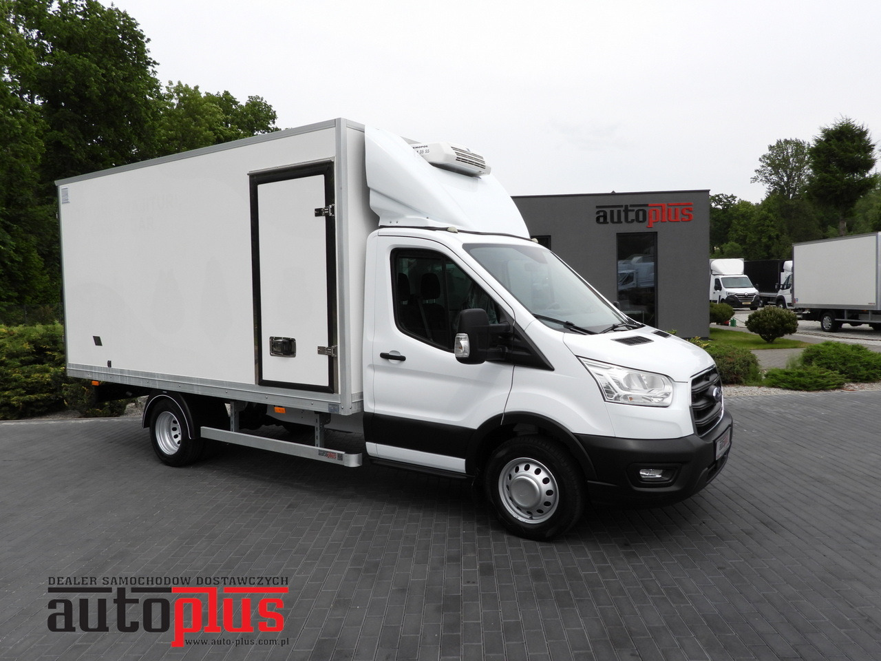FORD TRANSIT BOX / REFRIGERATOR BOX 5*C / CRUISE CONTROL LED LIGHTS TWIN WHEELS AIR CONDITIONING 130HP - Furgonas su krovinių dėže: foto 1 FORD TRANSIT BOX / REFRIGERATOR BOX 5*C / CRUISE CONTROL LED LIGHTS TWIN WHEELS AIR CONDITIONING 130HP - Furgonas su krovinių dėže: foto 1