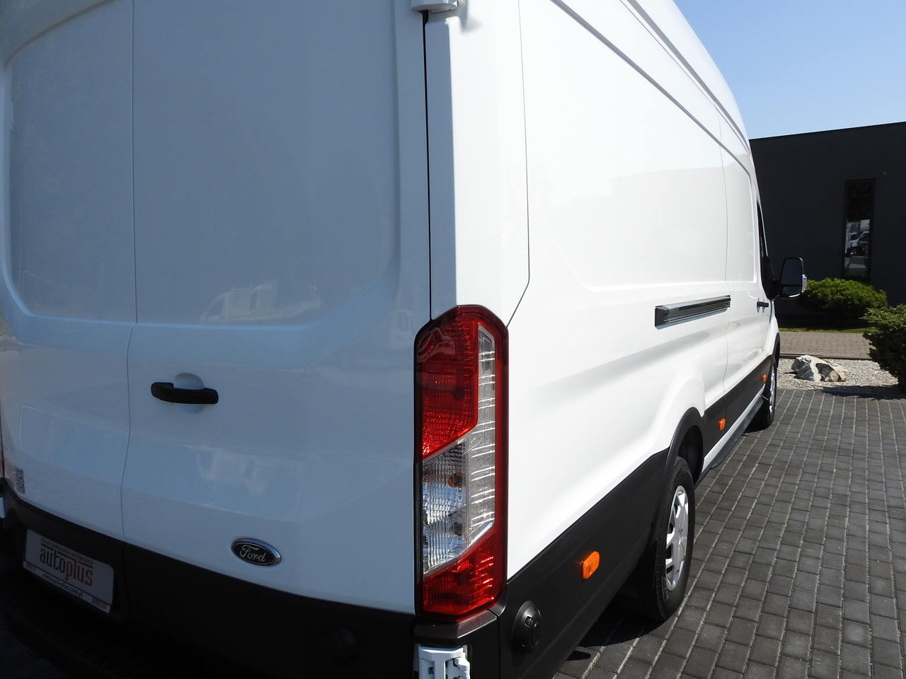 Furgonas šaldytuvas FORD TRANSIT REFRIGERATOR VAN 0*C HEATING FUNCTION CRUISE CONTROL AIR CONDITIONING LED LIGHTS 130HP: foto 17 Furgonas šaldytuvas FORD TRANSIT REFRIGERATOR VAN 0*C HEATING FUNCTION CRUISE CONTROL AIR CONDITIONING LED LIGHTS 130HP: foto 17