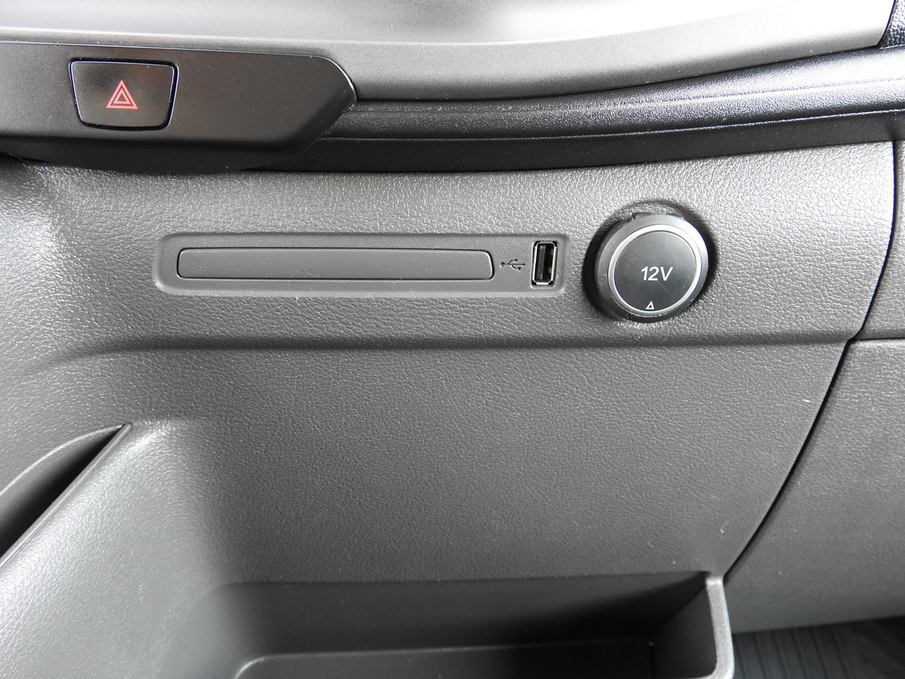 Furgonas šaldytuvas FORD TRANSIT REFRIGERATOR VAN 0*C HEATING FUNCTION CRUISE CONTROL AIR CONDITIONING LED LIGHTS 130HP: foto 42 Furgonas šaldytuvas FORD TRANSIT REFRIGERATOR VAN 0*C HEATING FUNCTION CRUISE CONTROL AIR CONDITIONING LED LIGHTS 130HP: foto 42