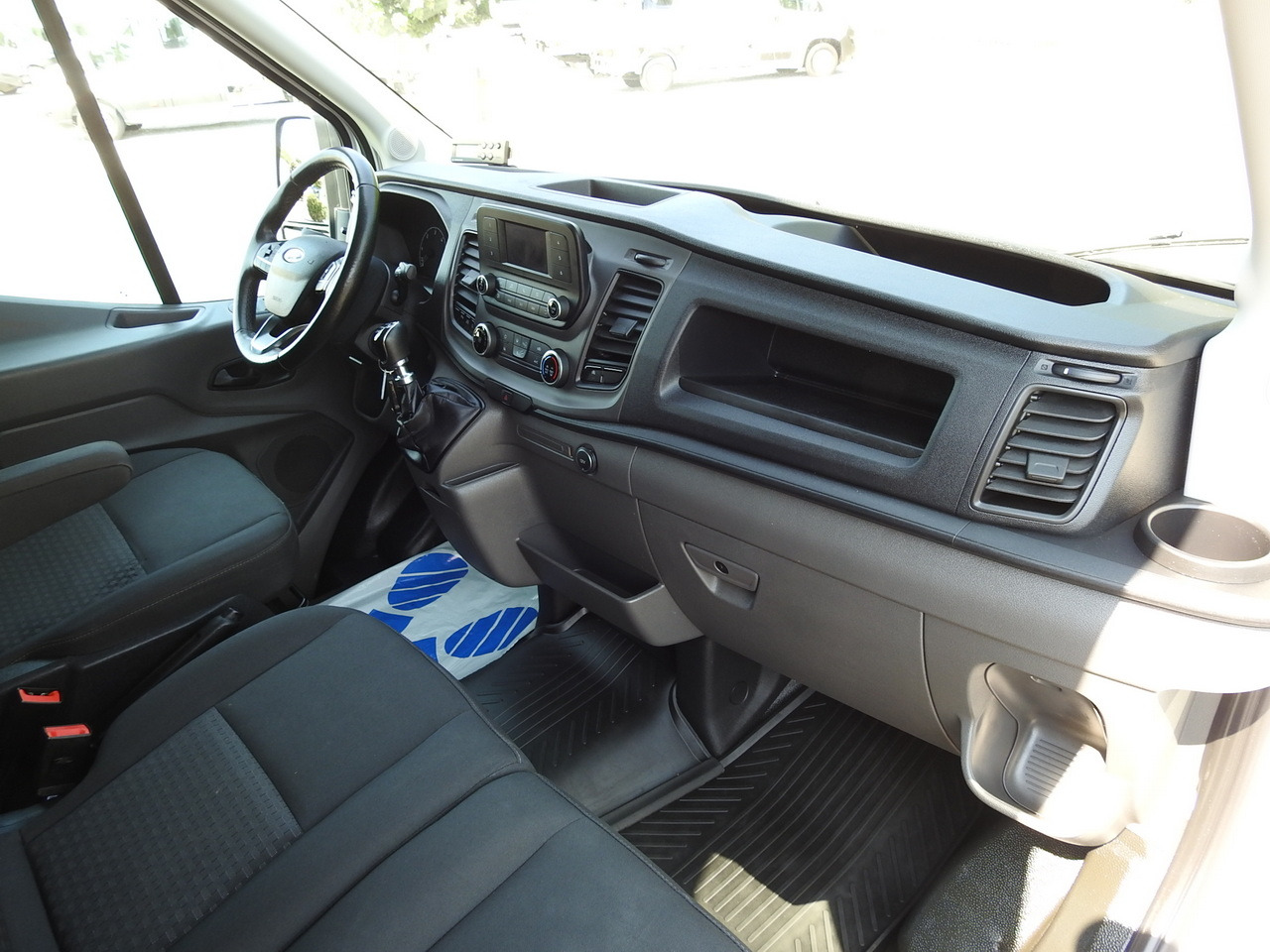 Furgonas šaldytuvas FORD TRANSIT REFRIGERATOR VAN 0*C HEATING FUNCTION CRUISE CONTROL AIR CONDITIONING LED LIGHTS 130HP: foto 45 Furgonas šaldytuvas FORD TRANSIT REFRIGERATOR VAN 0*C HEATING FUNCTION CRUISE CONTROL AIR CONDITIONING LED LIGHTS 130HP: foto 45