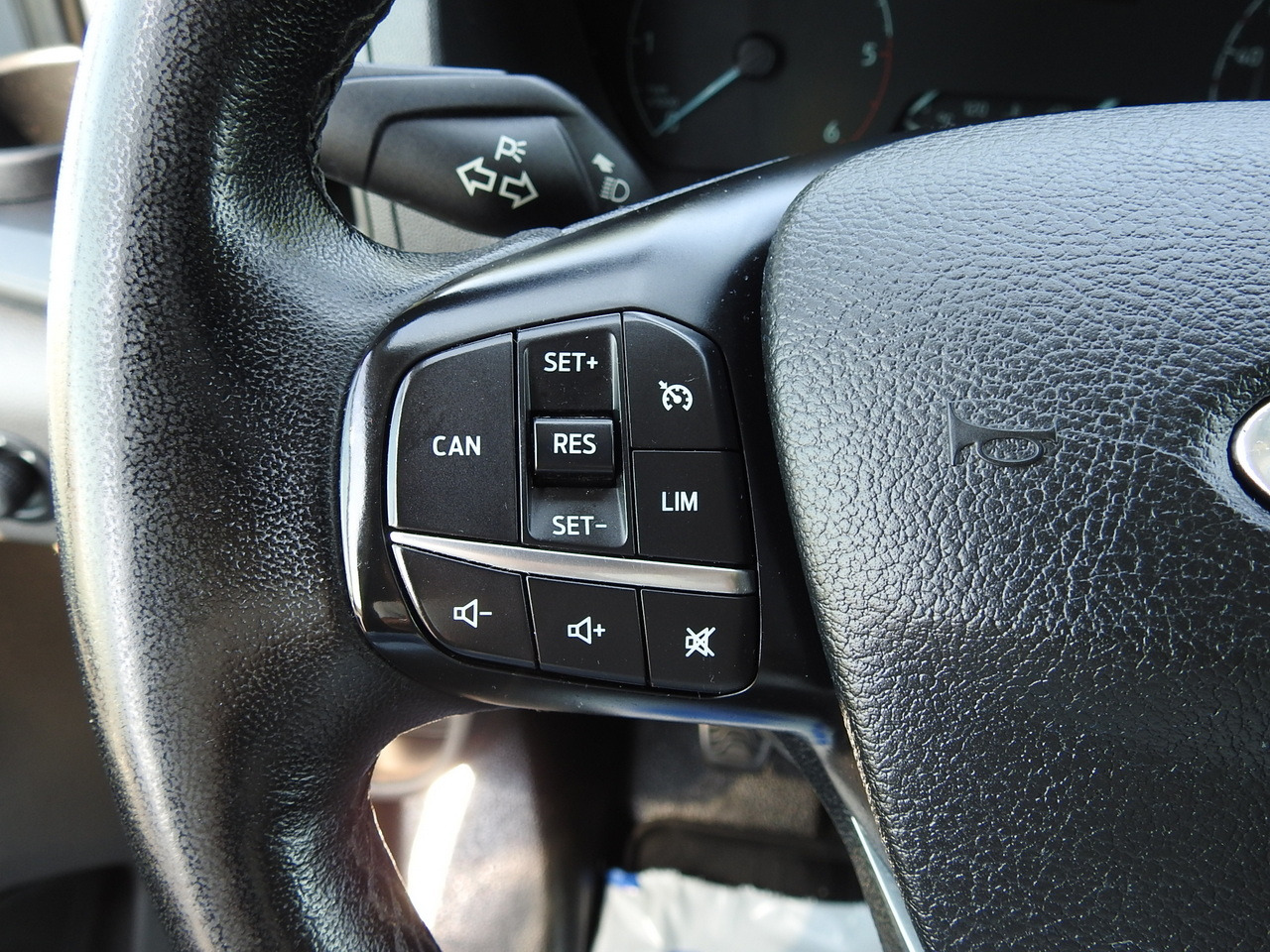 Furgonas šaldytuvas FORD TRANSIT REFRIGERATOR VAN 0*C HEATING FUNCTION CRUISE CONTROL AIR CONDITIONING LED LIGHTS 130HP: foto 35 Furgonas šaldytuvas FORD TRANSIT REFRIGERATOR VAN 0*C HEATING FUNCTION CRUISE CONTROL AIR CONDITIONING LED LIGHTS 130HP: foto 35