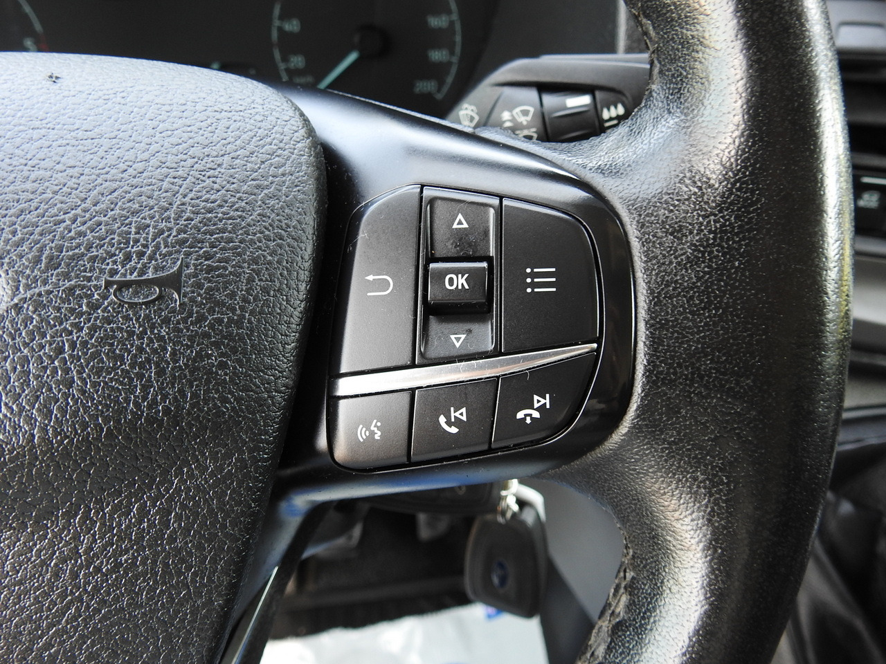 Furgonas šaldytuvas FORD TRANSIT REFRIGERATOR VAN 0*C HEATING FUNCTION CRUISE CONTROL AIR CONDITIONING LED LIGHTS 130HP: foto 36 Furgonas šaldytuvas FORD TRANSIT REFRIGERATOR VAN 0*C HEATING FUNCTION CRUISE CONTROL AIR CONDITIONING LED LIGHTS 130HP: foto 36