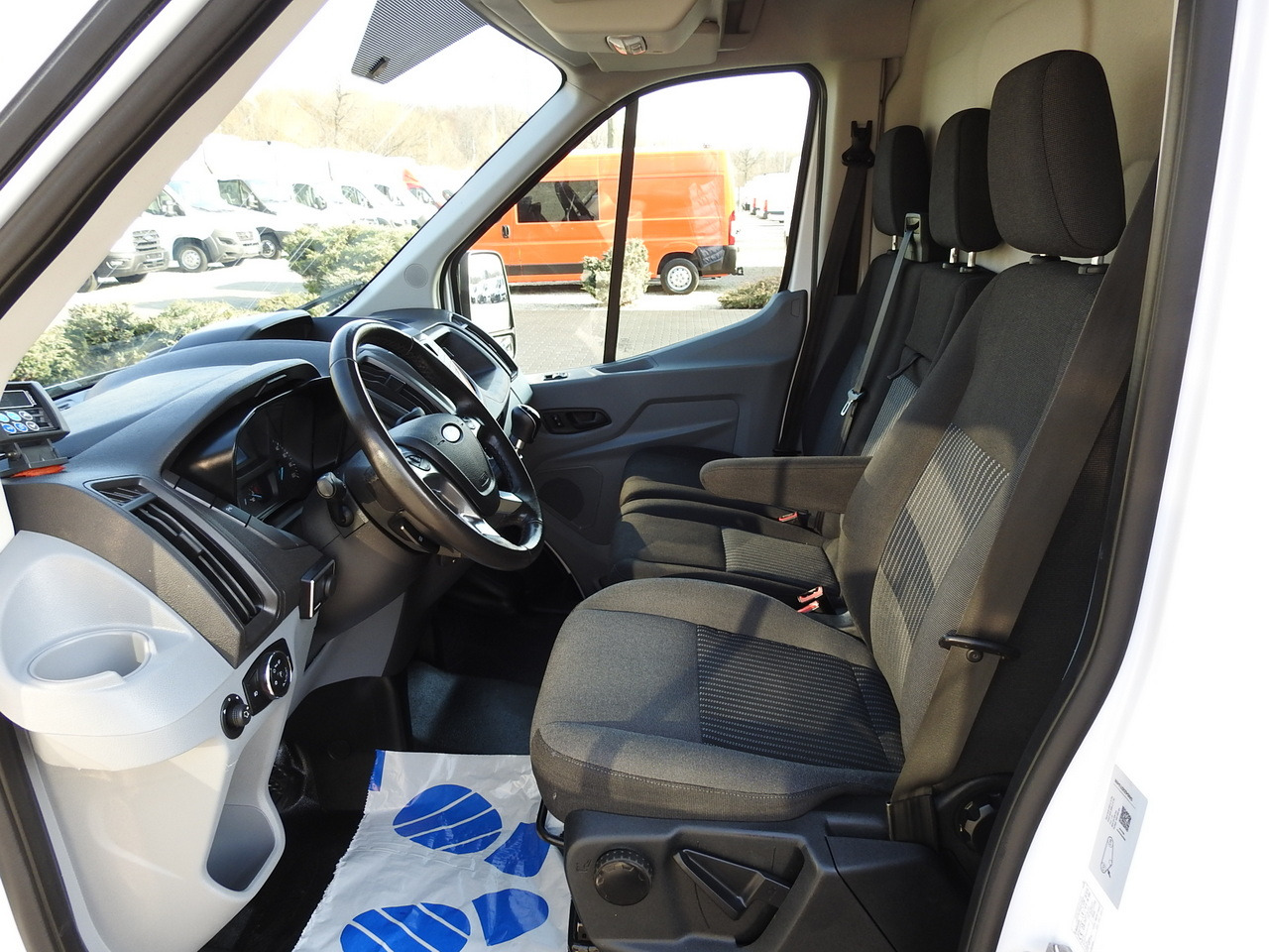 Furgonas šaldytuvas FORD TRANSIT  REFRIGERATOR VAN 0°C HEATING FUNCTION CRUISE CONTROL LED LIGHTS AIR CONDITIONING  130HP: foto 27
