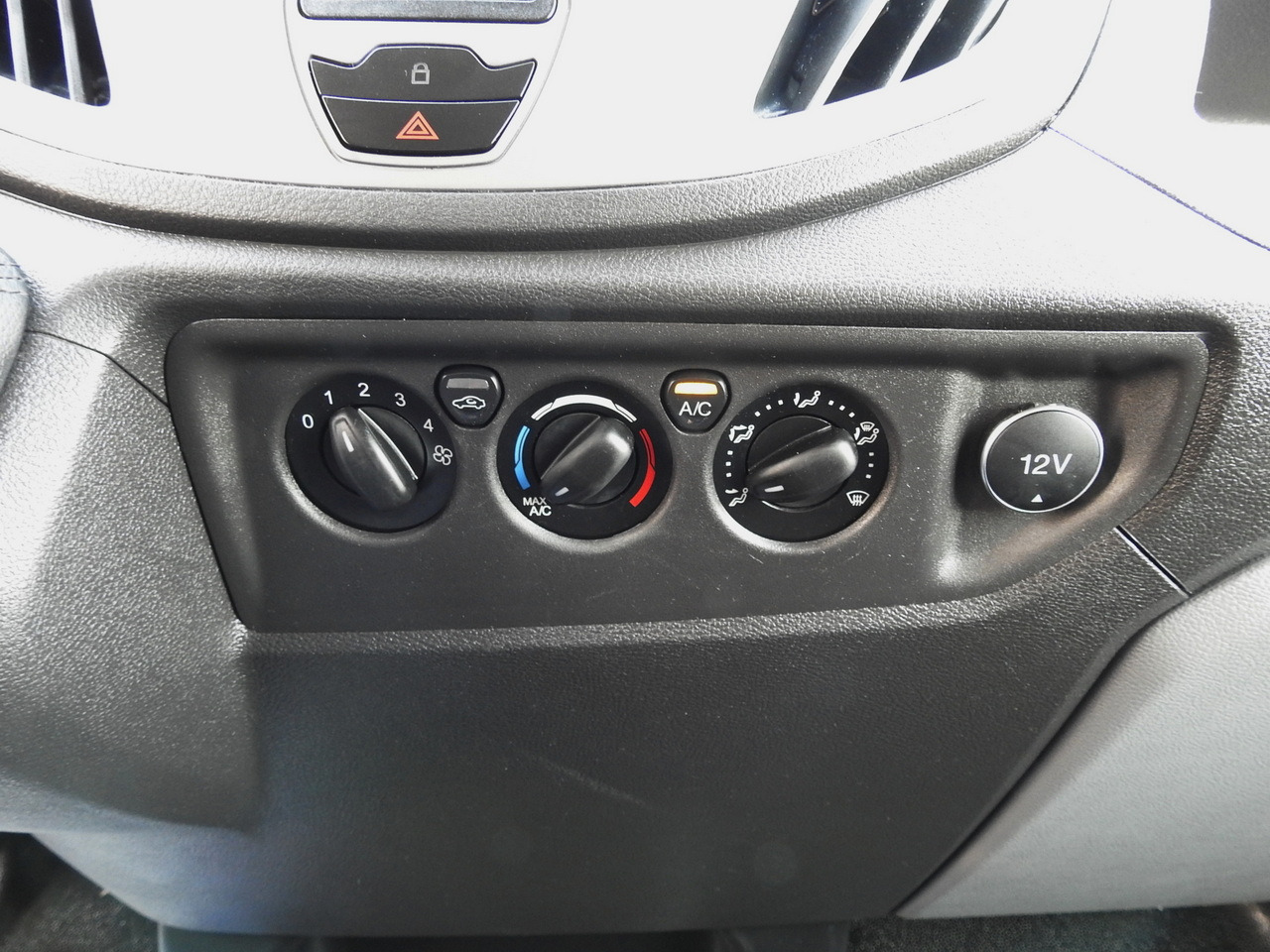 Furgonas šaldytuvas FORD TRANSIT  REFRIGERATOR VAN 0°C HEATING FUNCTION CRUISE CONTROL LED LIGHTS AIR CONDITIONING  130HP: foto 39