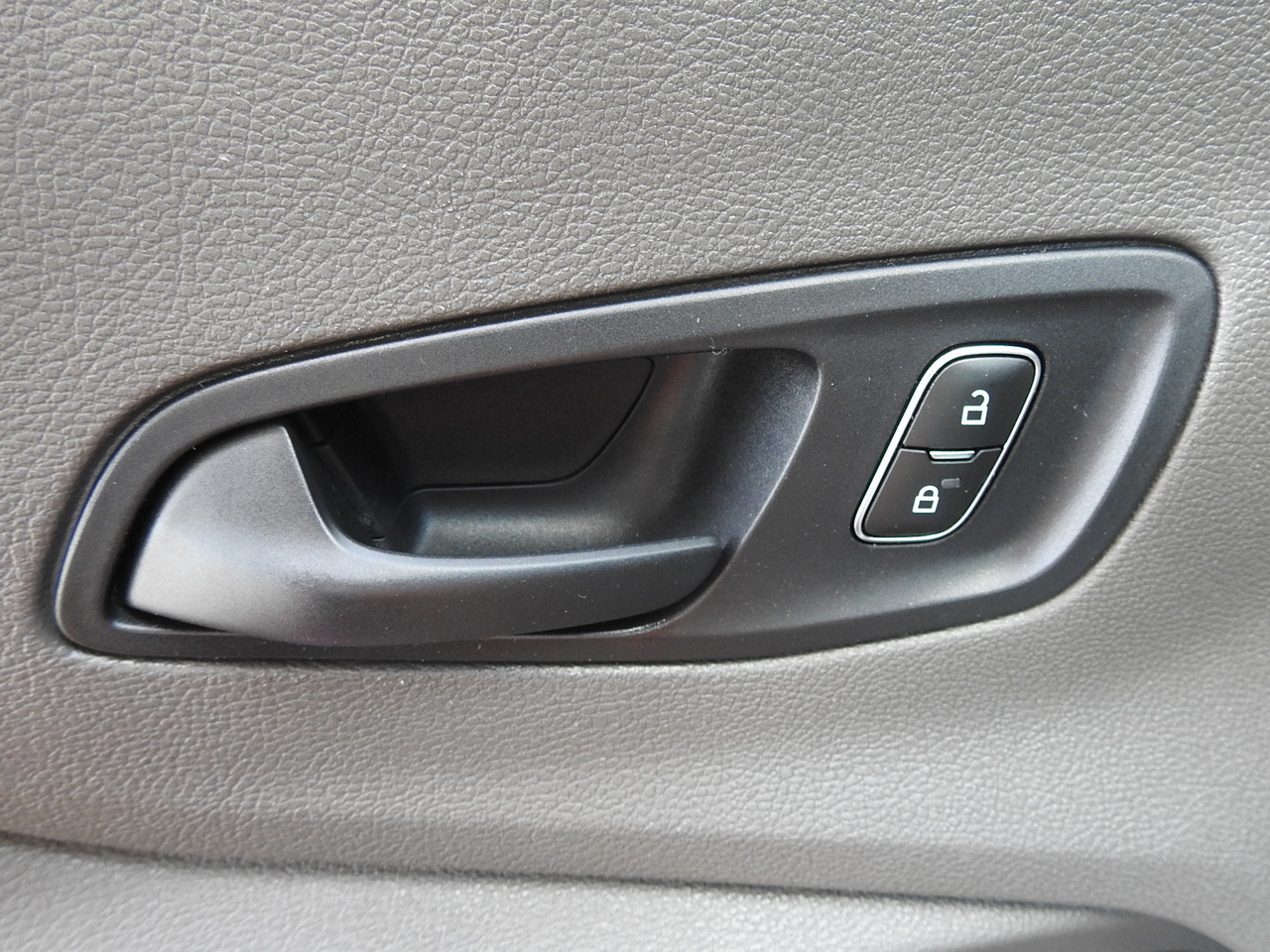 Furgonas šaldytuvas FORD TRANSIT REGRIGERATOR BOX 0*C POWER SUPPLY 230V CRUISE CONTROL AIR CONDITIONING TWIN WHEELS  170HP: foto 32 Furgonas šaldytuvas FORD TRANSIT REGRIGERATOR BOX 0*C POWER SUPPLY 230V CRUISE CONTROL AIR CONDITIONING TWIN WHEELS  170HP: foto 32