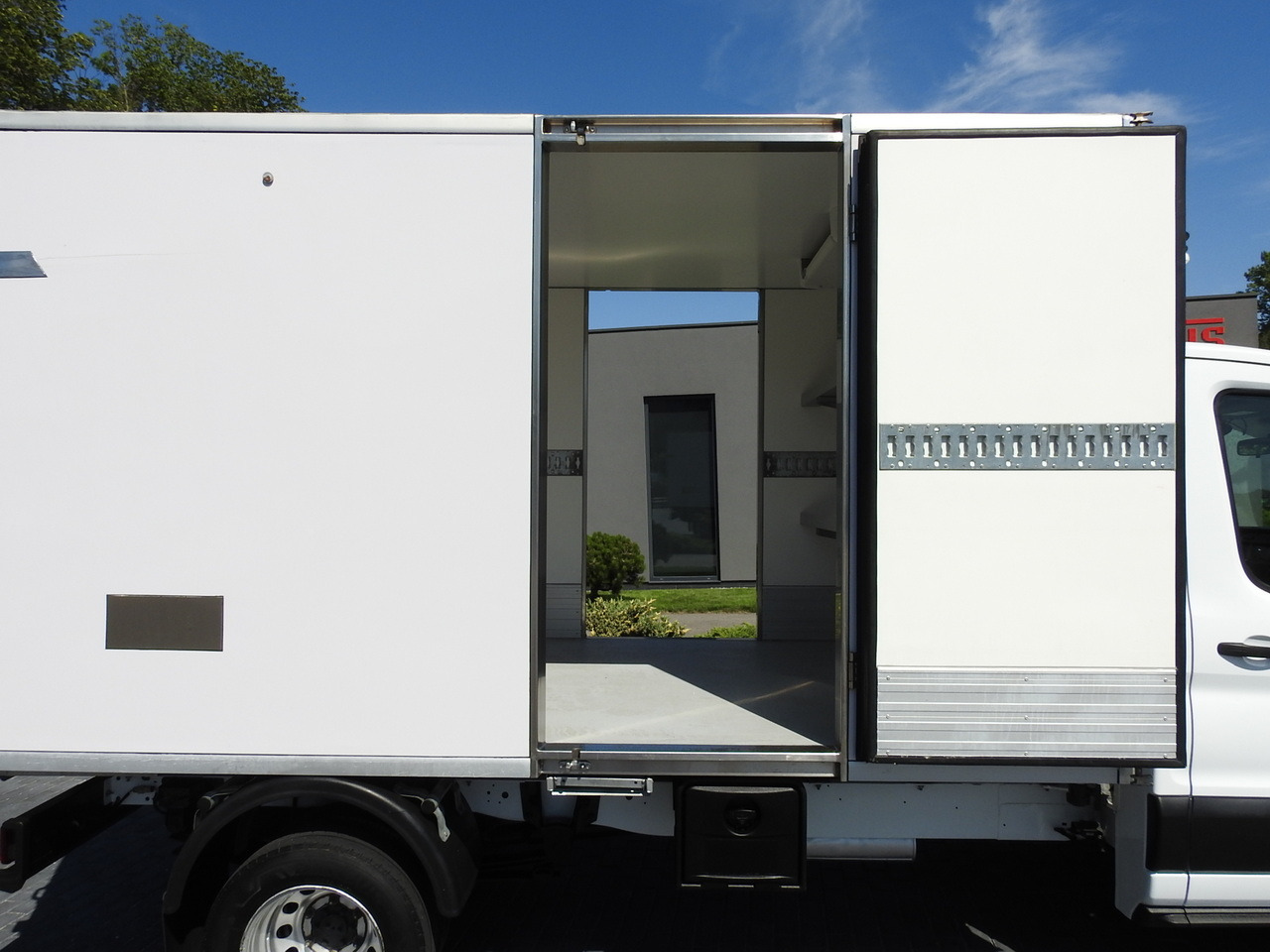 Furgonas šaldytuvas FORD TRANSIT REGRIGERATOR BOX 0*C POWER SUPPLY 230V CRUISE CONTROL AIR CONDITIONING TWIN WHEELS  170HP: foto 22 Furgonas šaldytuvas FORD TRANSIT REGRIGERATOR BOX 0*C POWER SUPPLY 230V CRUISE CONTROL AIR CONDITIONING TWIN WHEELS  170HP: foto 22