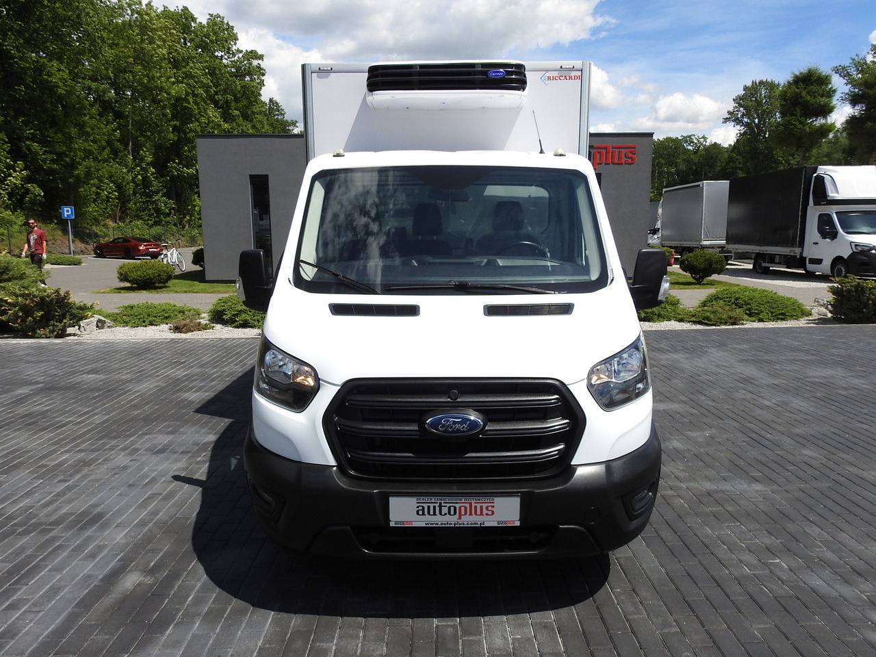 FORD TRANSIT REGRIGERATOR BOX 0*C POWER SUPPLY 230V CRUISE CONTROL AIR CONDITIONING TWIN WHEELS 170HP - Furgonas šaldytuvas: foto 5 FORD TRANSIT REGRIGERATOR BOX 0*C POWER SUPPLY 230V CRUISE CONTROL AIR CONDITIONING TWIN WHEELS 170HP - Furgonas šaldytuvas: foto 5