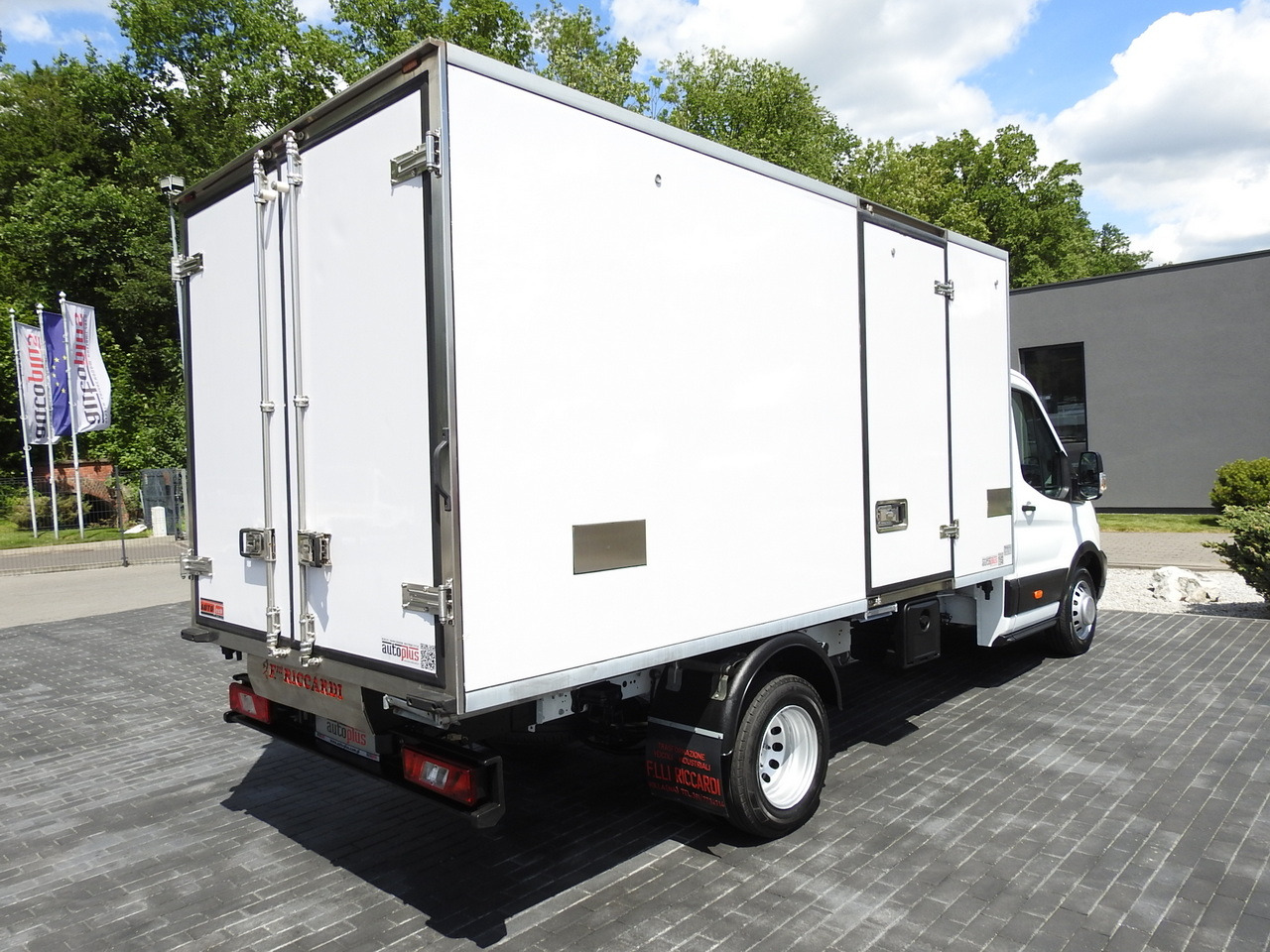 FORD TRANSIT REGRIGERATOR BOX 0*C POWER SUPPLY 230V CRUISE CONTROL AIR CONDITIONING TWIN WHEELS 170HP - Furgonas šaldytuvas: foto 3 FORD TRANSIT REGRIGERATOR BOX 0*C POWER SUPPLY 230V CRUISE CONTROL AIR CONDITIONING TWIN WHEELS 170HP - Furgonas šaldytuvas: foto 3