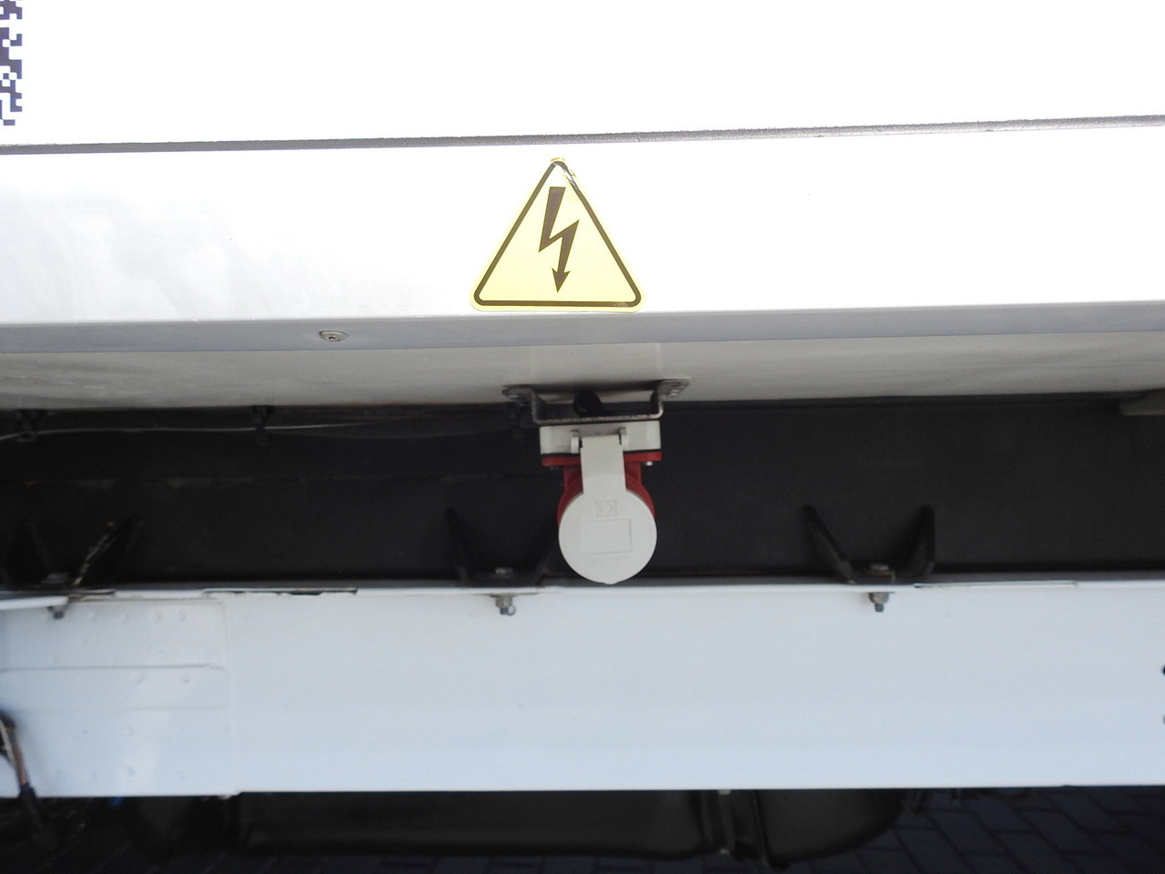 Furgonas šaldytuvas FORD TRANSIT REGRIGERATOR BOX 0*C POWER SUPPLY 230V CRUISE CONTROL AIR CONDITIONING TWIN WHEELS  170HP: foto 25 Furgonas šaldytuvas FORD TRANSIT REGRIGERATOR BOX 0*C POWER SUPPLY 230V CRUISE CONTROL AIR CONDITIONING TWIN WHEELS  170HP: foto 25