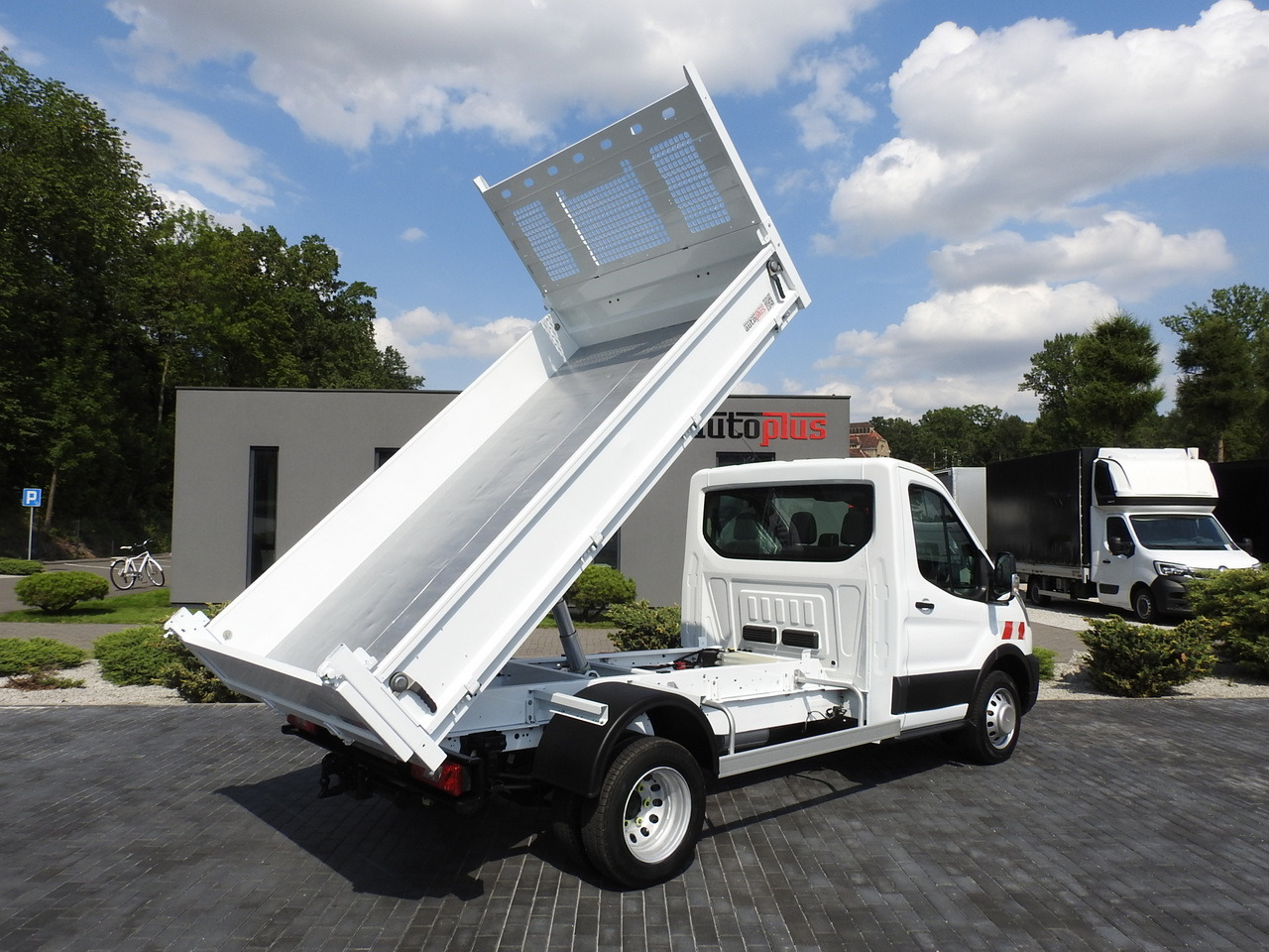 FORD TRANSIT TIPPER CRUISE CONTROL AIR CONDITIONING TWIN WHEELS 170HP - Mažas savivartis: foto 3 FORD TRANSIT TIPPER CRUISE CONTROL AIR CONDITIONING TWIN WHEELS 170HP - Mažas savivartis: foto 3