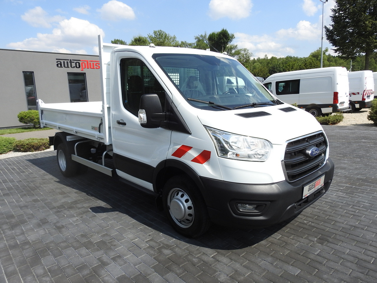 FORD TRANSIT TIPPER CRUISE CONTROL AIR CONDITIONING TWIN WHEELS 170HP - Mažas savivartis: foto 4 FORD TRANSIT TIPPER CRUISE CONTROL AIR CONDITIONING TWIN WHEELS 170HP - Mažas savivartis: foto 4