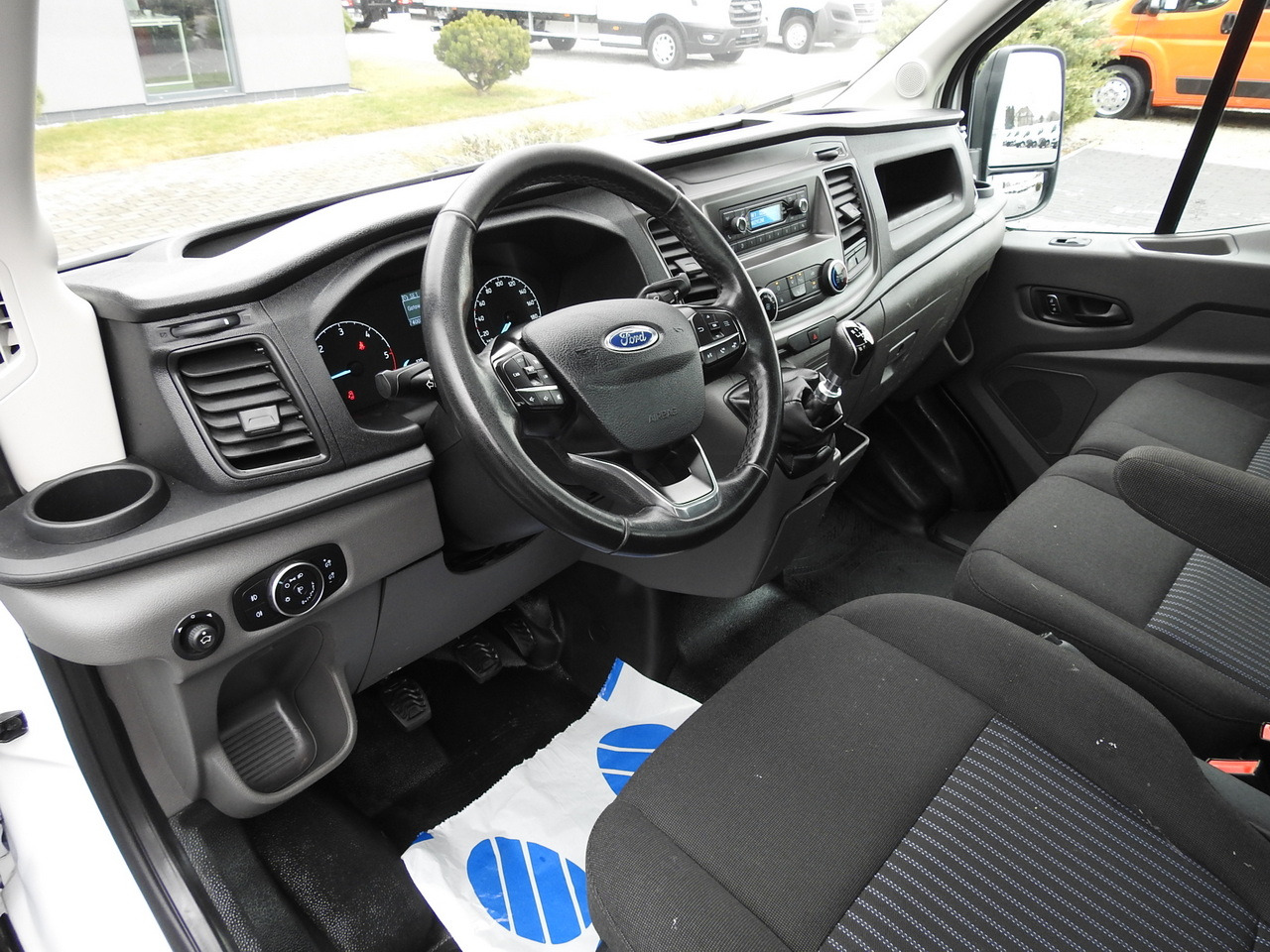 FORD TRANSIT TIPPER LED LIGHTS TWIN WHEELS AIR CONDITIONING 130HP - Mažas savivartis: foto 2 FORD TRANSIT TIPPER LED LIGHTS TWIN WHEELS AIR CONDITIONING 130HP - Mažas savivartis: foto 2