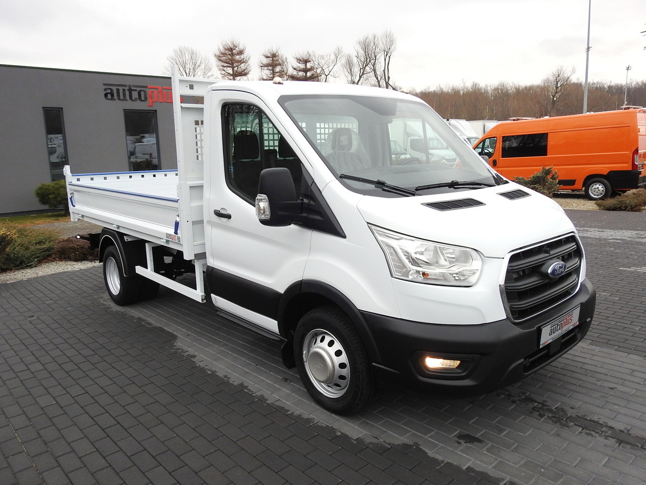 FORD TRANSIT TIPPER LED LIGHTS TWIN WHEELS AIR CONDITIONING 130HP - Mažas savivartis: foto 4 FORD TRANSIT TIPPER LED LIGHTS TWIN WHEELS AIR CONDITIONING 130HP - Mažas savivartis: foto 4