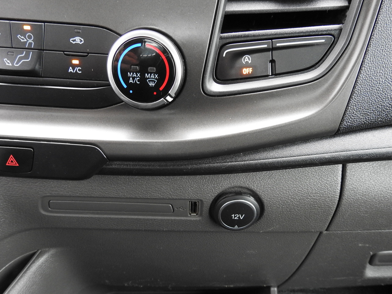 FORD TRANSIT TIPPER LED LIGHTS TWIN WHEELS AIR CONDITIONING 130HP lizingą FORD TRANSIT TIPPER LED LIGHTS TWIN WHEELS AIR CONDITIONING 130HP: foto 39 FORD TRANSIT TIPPER LED LIGHTS TWIN WHEELS AIR CONDITIONING 130HP lizingą FORD TRANSIT TIPPER LED LIGHTS TWIN WHEELS AIR CONDITIONING 130HP: foto 39