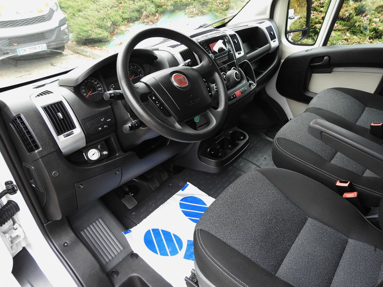 Fiat DUCATO PRITSCHE PLANE AUFZUG 8 PALETTEN WEBASTO - Tentinis mikroautobusas: foto 2 Fiat DUCATO PRITSCHE PLANE AUFZUG 8 PALETTEN WEBASTO - Tentinis mikroautobusas: foto 2