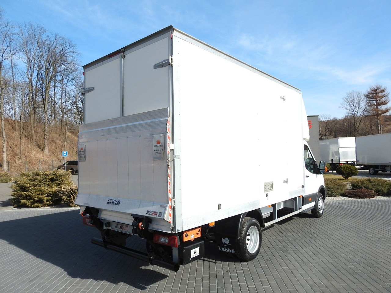 Ford TRANSIT KOFFER AUFZUG 8 PALETTEN TEMPOMAT LED - Furgonas su krovinių dėže: foto 3 Ford TRANSIT KOFFER AUFZUG 8 PALETTEN TEMPOMAT LED - Furgonas su krovinių dėže: foto 3
