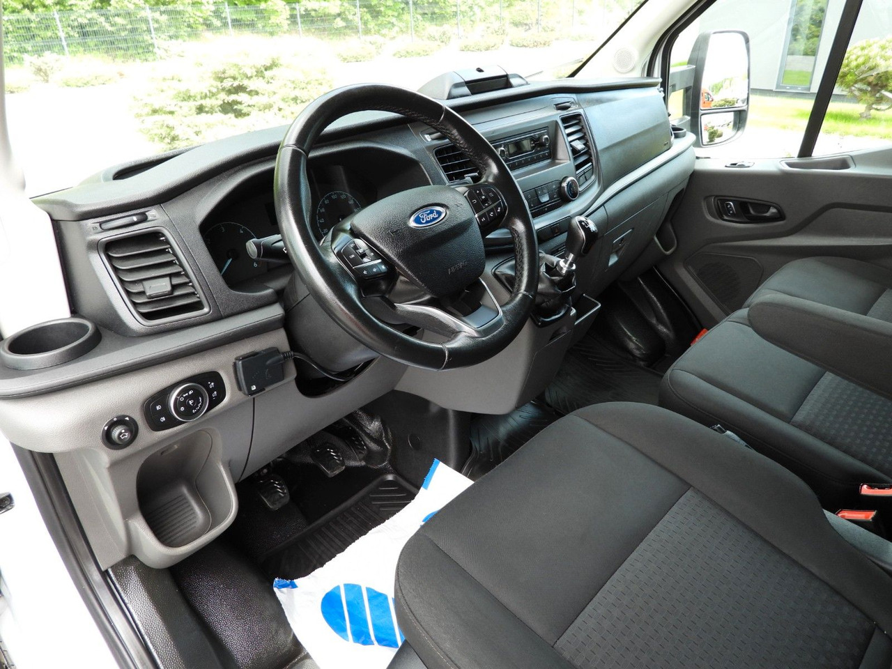 Ford TRANSIT KOFFER AUFZUG 8 PALETTEN TEMPOMAT - Furgonas su krovinių dėže: foto 2 Ford TRANSIT KOFFER AUFZUG 8 PALETTEN TEMPOMAT - Furgonas su krovinių dėže: foto 2
