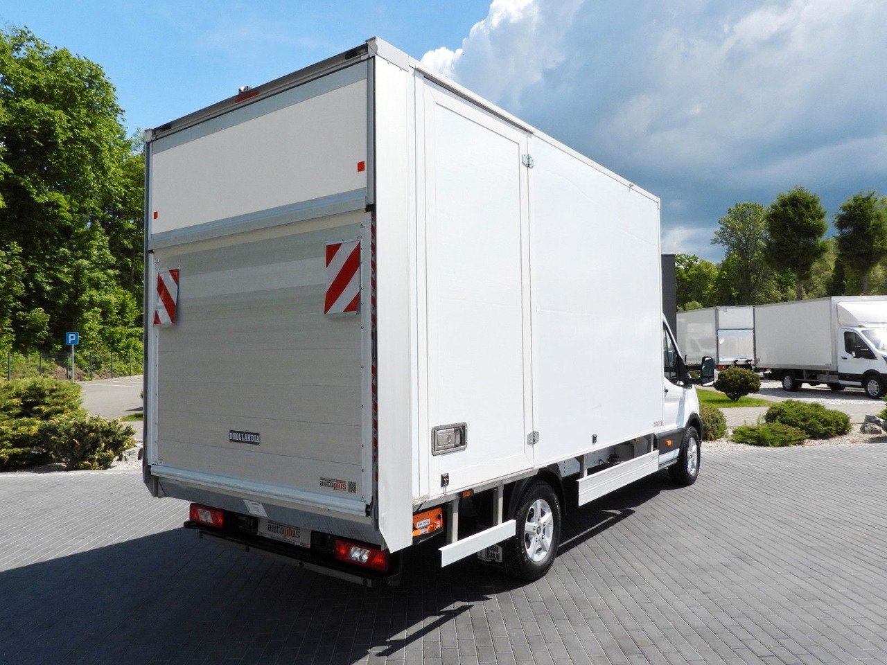 Ford TRANSIT KOFFER AUFZUG 8 PALETTEN TEMPOMAT - Furgonas su krovinių dėže: foto 3 Ford TRANSIT KOFFER AUFZUG 8 PALETTEN TEMPOMAT - Furgonas su krovinių dėže: foto 3