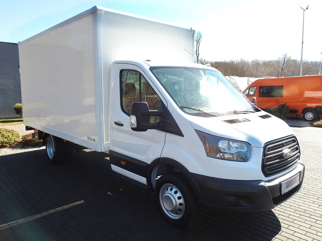 Ford TRANSIT KOFFER AUFZUG 8 PALETTEN ZWILLINGSRÄDER - Furgonas su krovinių dėže: foto 4 Ford TRANSIT KOFFER AUFZUG 8 PALETTEN ZWILLINGSRÄDER - Furgonas su krovinių dėže: foto 4