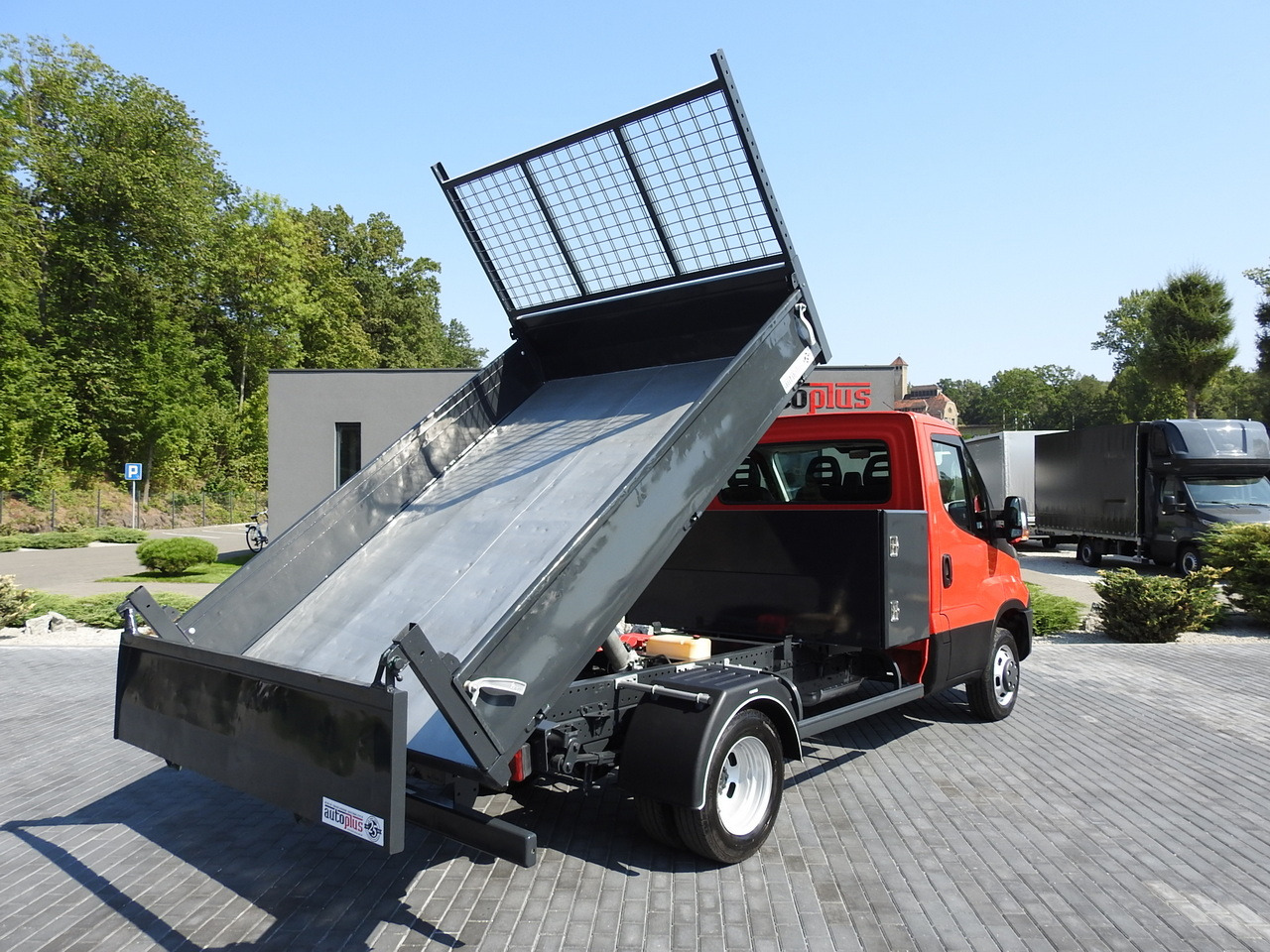 IVECO DAILY 35C13 TIPPER CRUISE CONTROL AIR CONDITIONING TWIN WHEELS 130HP - Mažas savivartis: foto 3 IVECO DAILY 35C13 TIPPER CRUISE CONTROL AIR CONDITIONING TWIN WHEELS 130HP - Mažas savivartis: foto 3