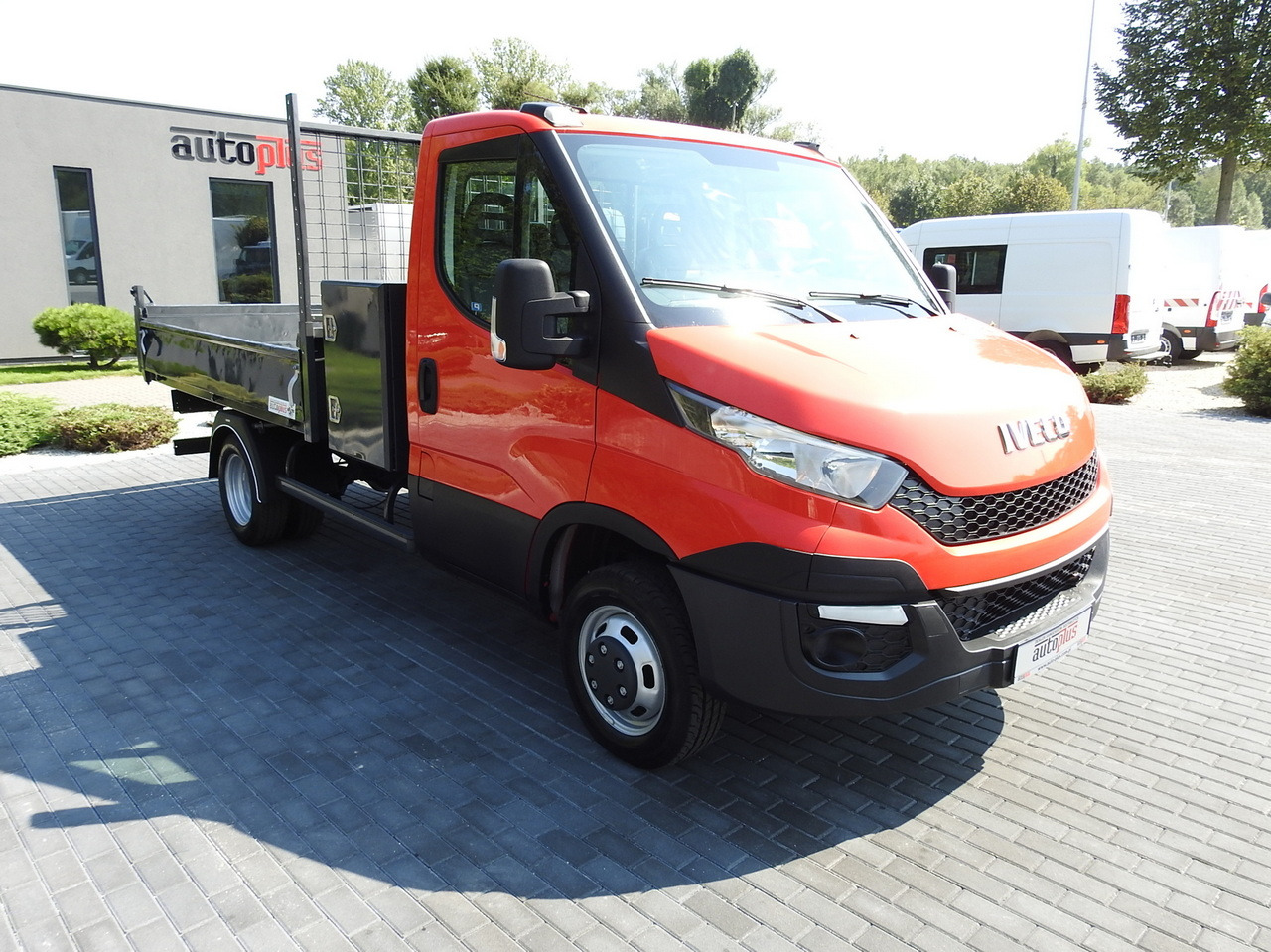 IVECO DAILY 35C13 TIPPER CRUISE CONTROL AIR CONDITIONING TWIN WHEELS 130HP - Mažas savivartis: foto 4 IVECO DAILY 35C13 TIPPER CRUISE CONTROL AIR CONDITIONING TWIN WHEELS 130HP - Mažas savivartis: foto 4