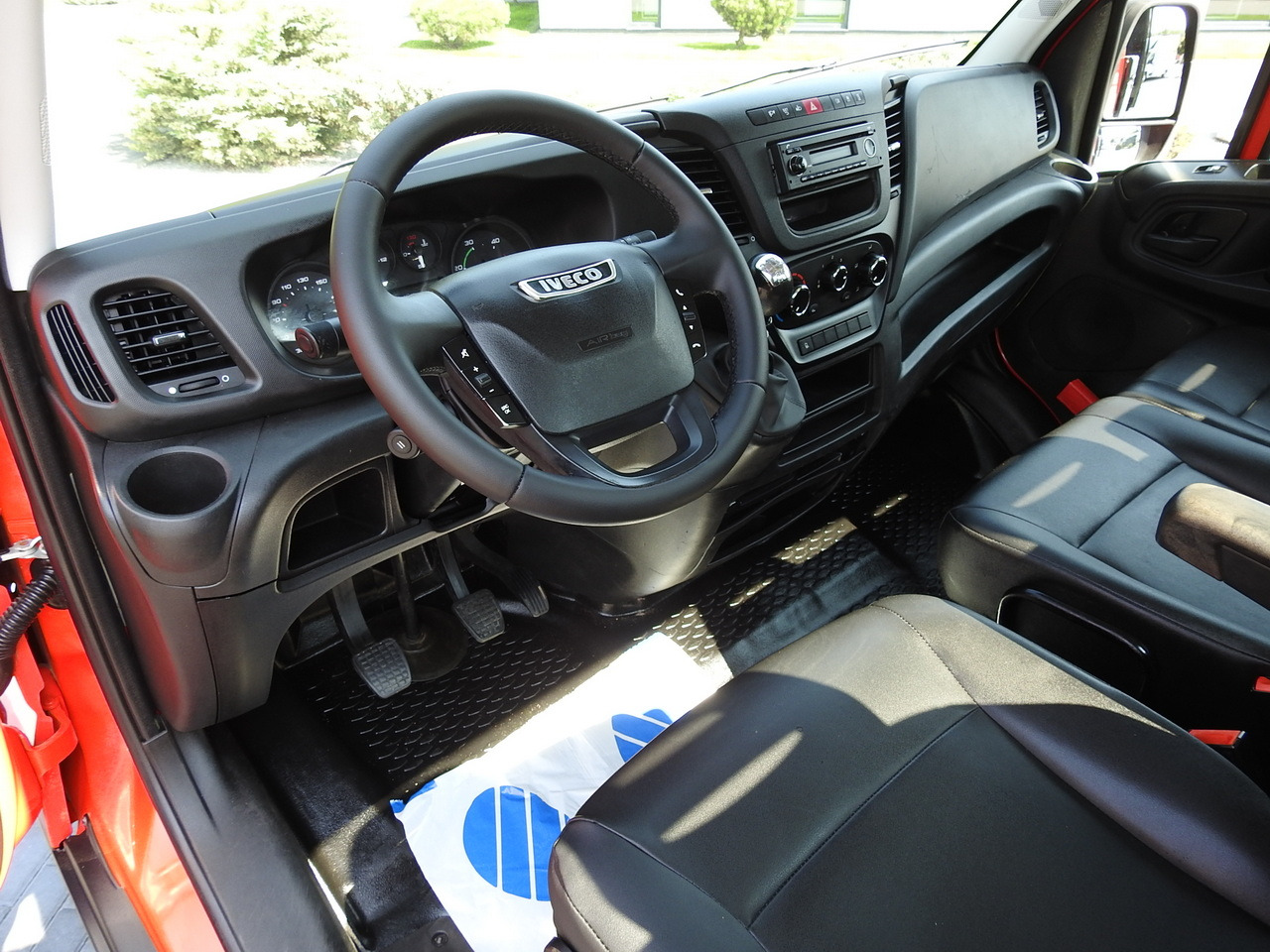 IVECO DAILY 35C13 TIPPER CRUISE CONTROL AIR CONDITIONING TWIN WHEELS 130HP - Mažas savivartis: foto 2 IVECO DAILY 35C13 TIPPER CRUISE CONTROL AIR CONDITIONING TWIN WHEELS 130HP - Mažas savivartis: foto 2