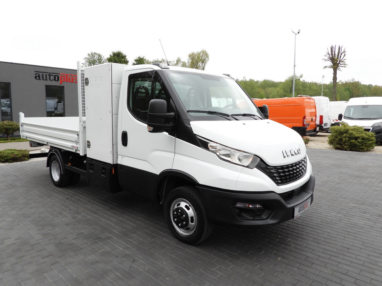 IVECO DAILY 35C14 TIPPER CRUISE CONTROL TWIN WHEELS 140HP - Mažas savivartis: foto 4 IVECO DAILY 35C14 TIPPER CRUISE CONTROL TWIN WHEELS 140HP - Mažas savivartis: foto 4