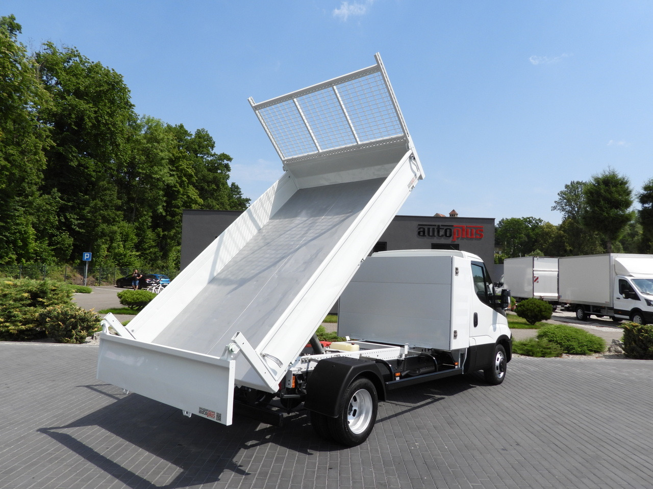 IVECO DAILY 35C15 TIPPER CRUISE CONTROL TWIN WHEELS AIR CONDITIONING 150HP - Mažas savivartis: foto 3 IVECO DAILY 35C15 TIPPER CRUISE CONTROL TWIN WHEELS AIR CONDITIONING 150HP - Mažas savivartis: foto 3
