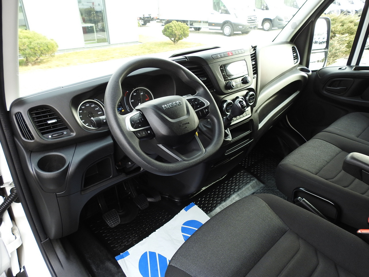 IVECO DAILY 35C16 BOX LIFT 8 PALLETS CRUISE CONTROL TWIN WHEELS AIR CONDITIONING  160HP - Furgonas šaldytuvas: foto 2 IVECO DAILY 35C16 BOX LIFT 8 PALLETS CRUISE CONTROL TWIN WHEELS AIR CONDITIONING  160HP - Furgonas šaldytuvas: foto 2