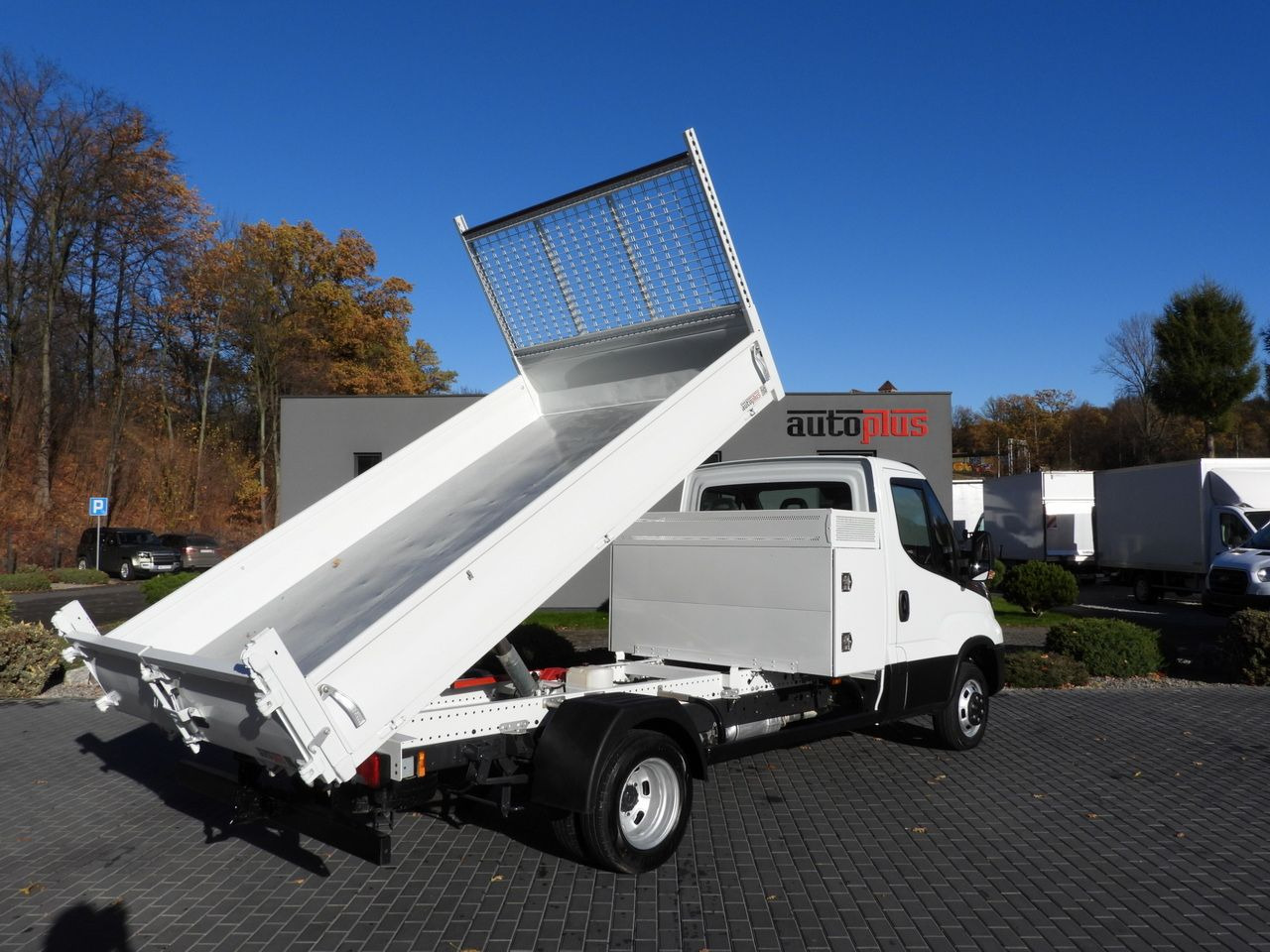 IVECO DAILY 35C16 TIPPER CRUISE CONTROL TWIN WHEELS AIR CONDITIONING 160HP - Mažas savivartis: foto 3 IVECO DAILY 35C16 TIPPER CRUISE CONTROL TWIN WHEELS AIR CONDITIONING 160HP - Mažas savivartis: foto 3